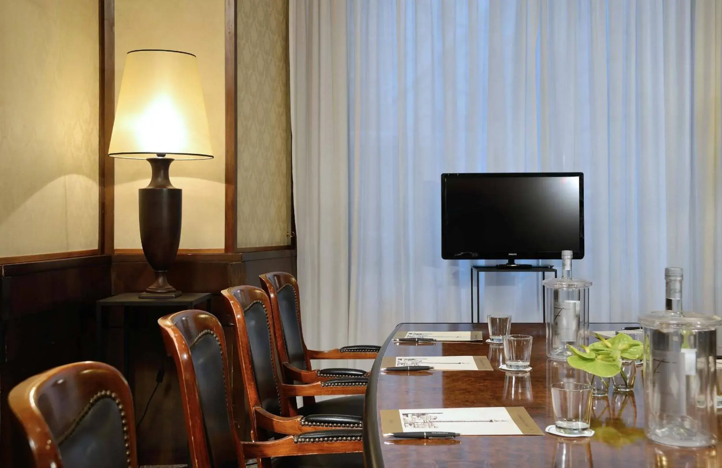 Business facilities, TV/Entertainment Center in Colonna Palace