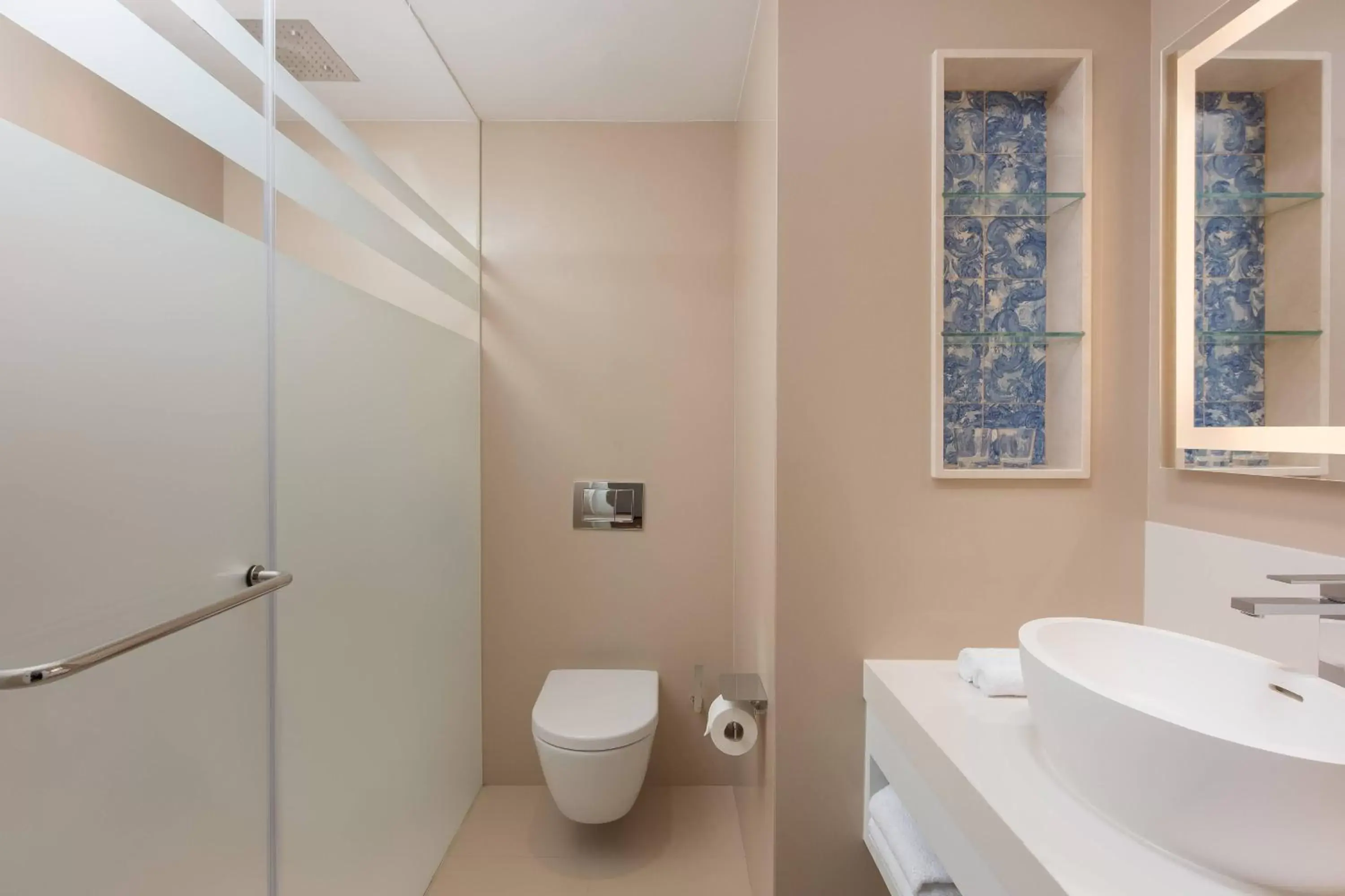 Bathroom in Pine Cliffs Hotel, a Luxury Collection Resort, Algarve