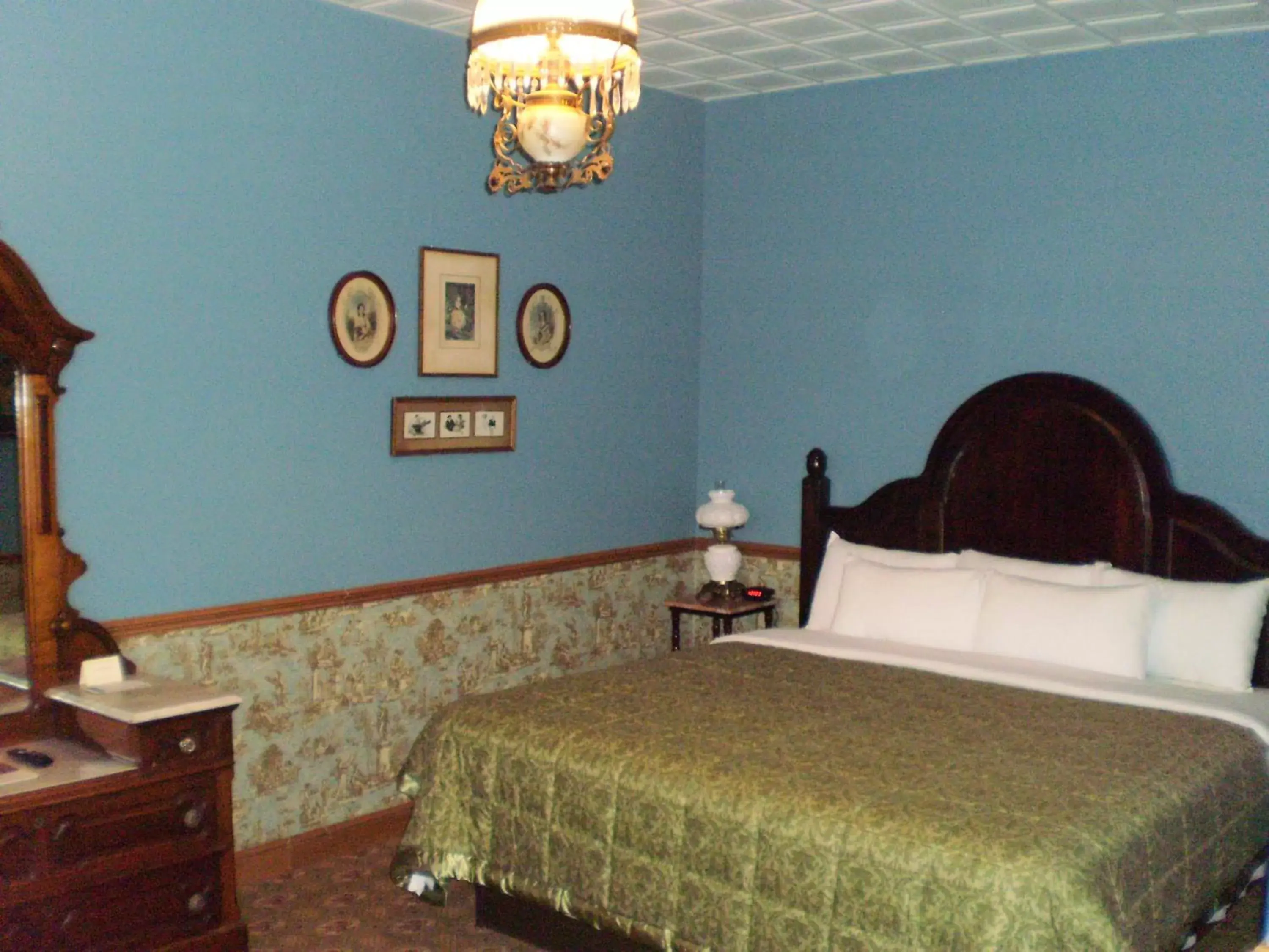 Bedroom, Bed in Hotel Millersburg