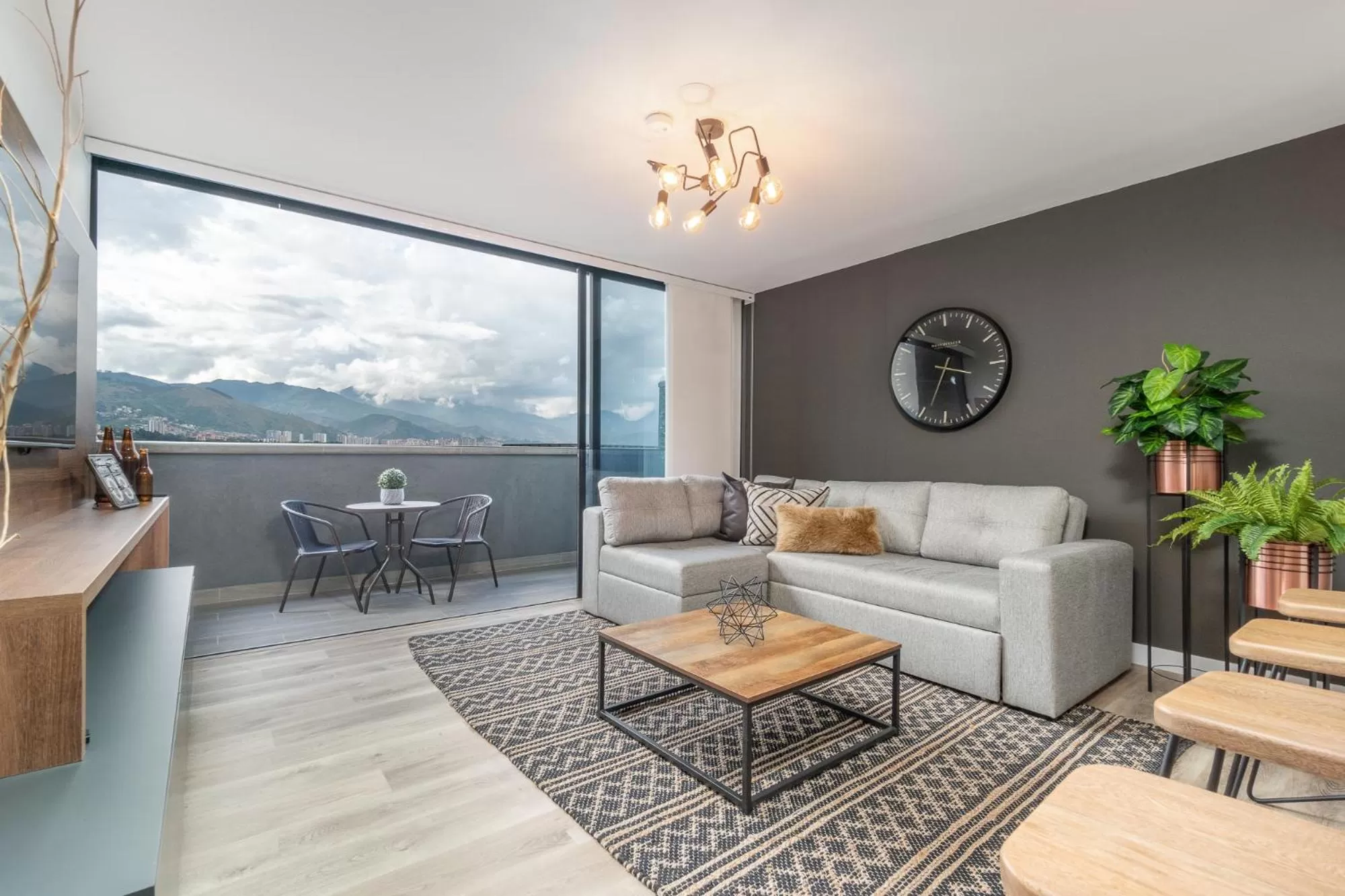 Living room in Apartamentos Go Living & Suites by HOUSY HOST