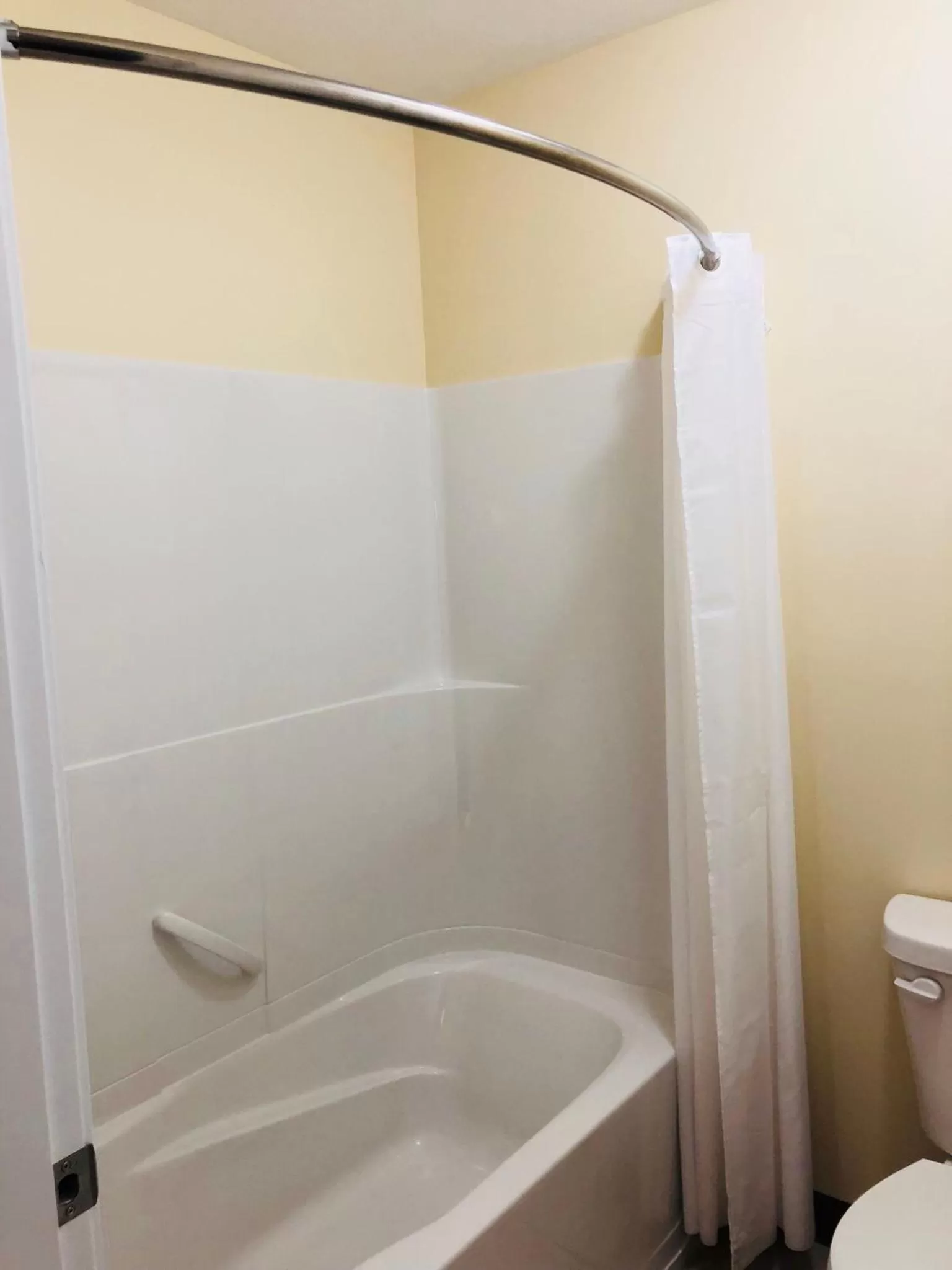 Bath in Kings Motor Inn