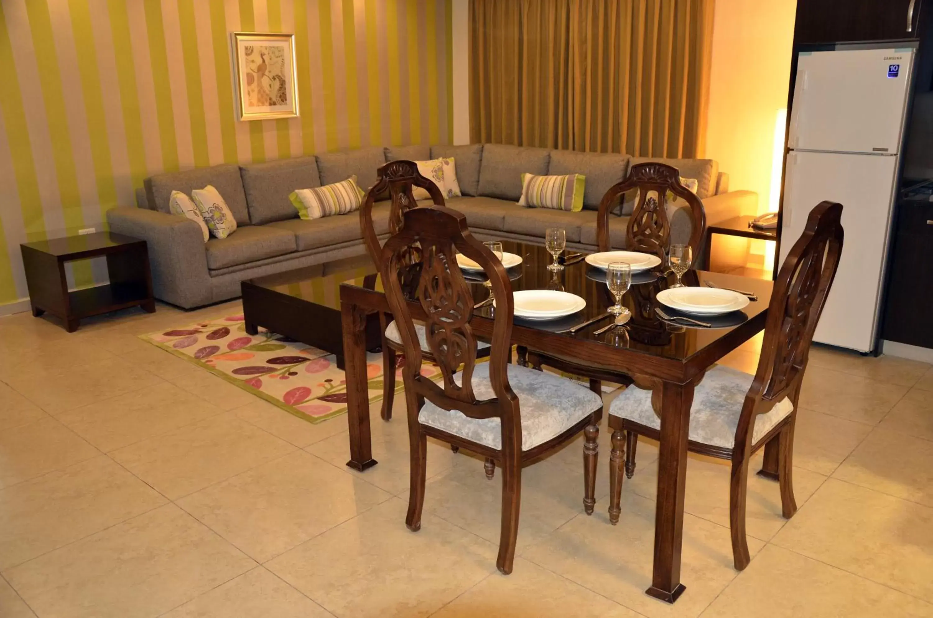 Living room, Dining Area in City Rose Hotel Suites