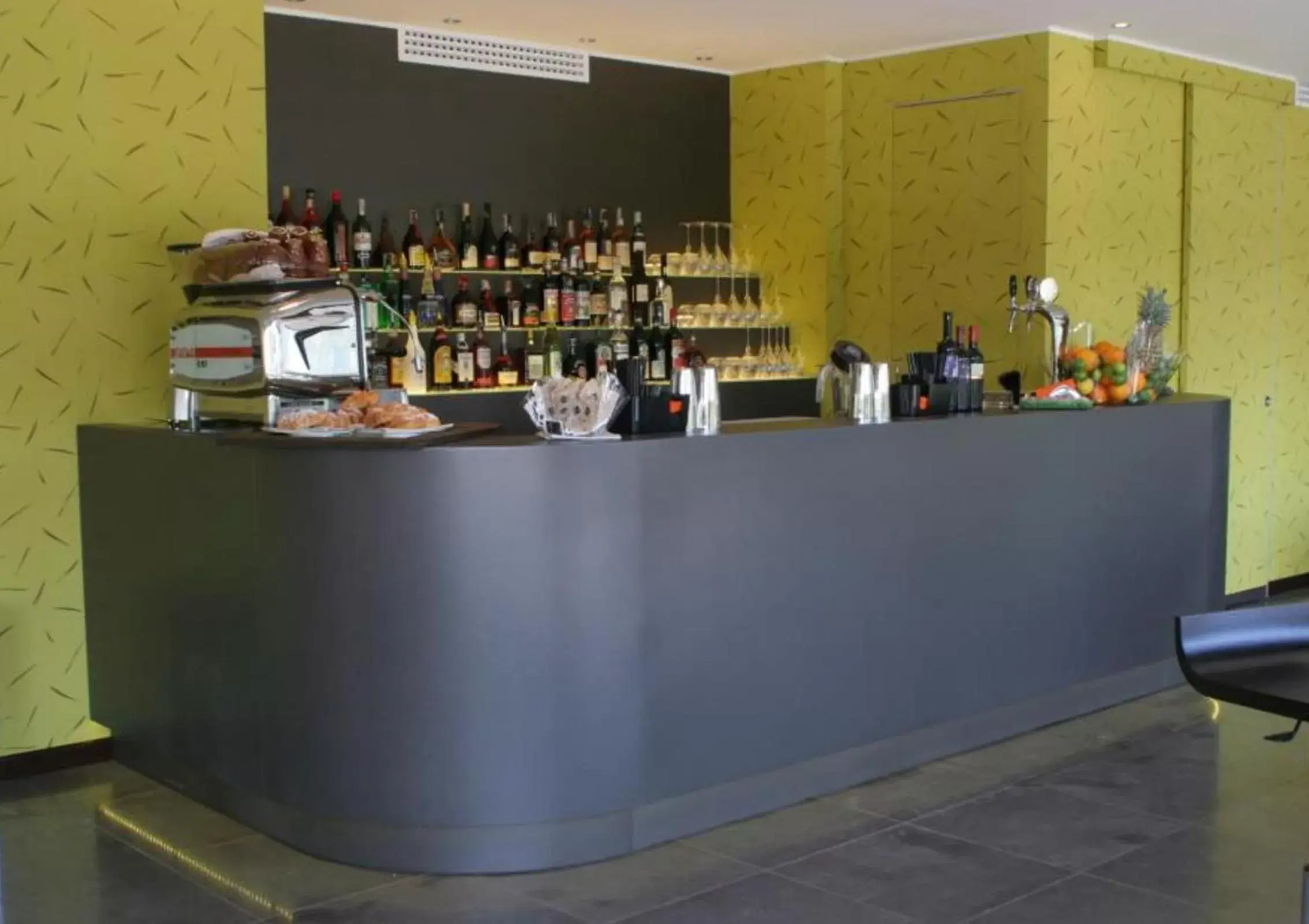 Lounge or bar, Lounge/Bar in Axolute Comfort Hotel Como - Cantù