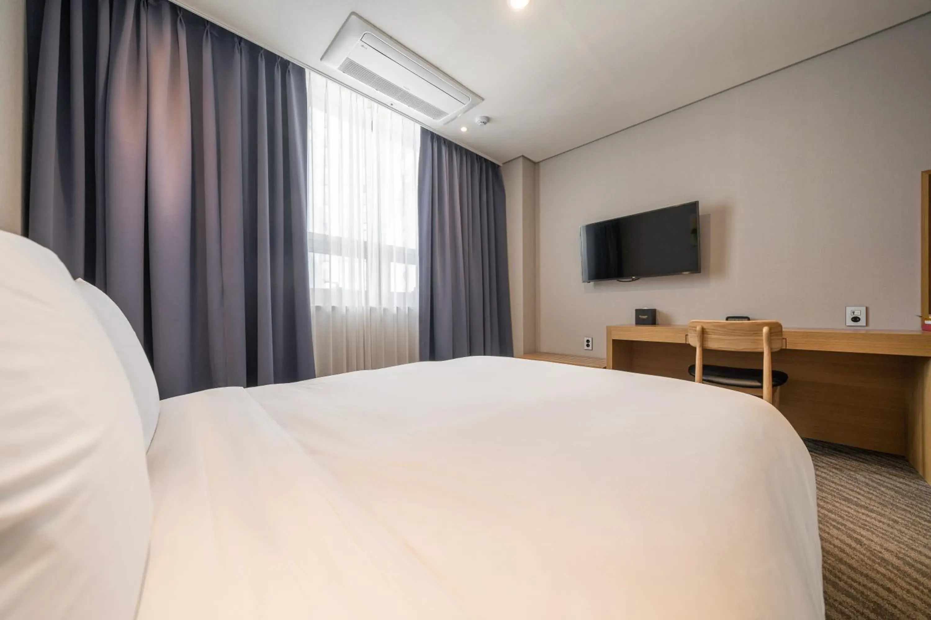 Bedroom, Bed in Ramada by Wyndham Seoul Dongdaemun