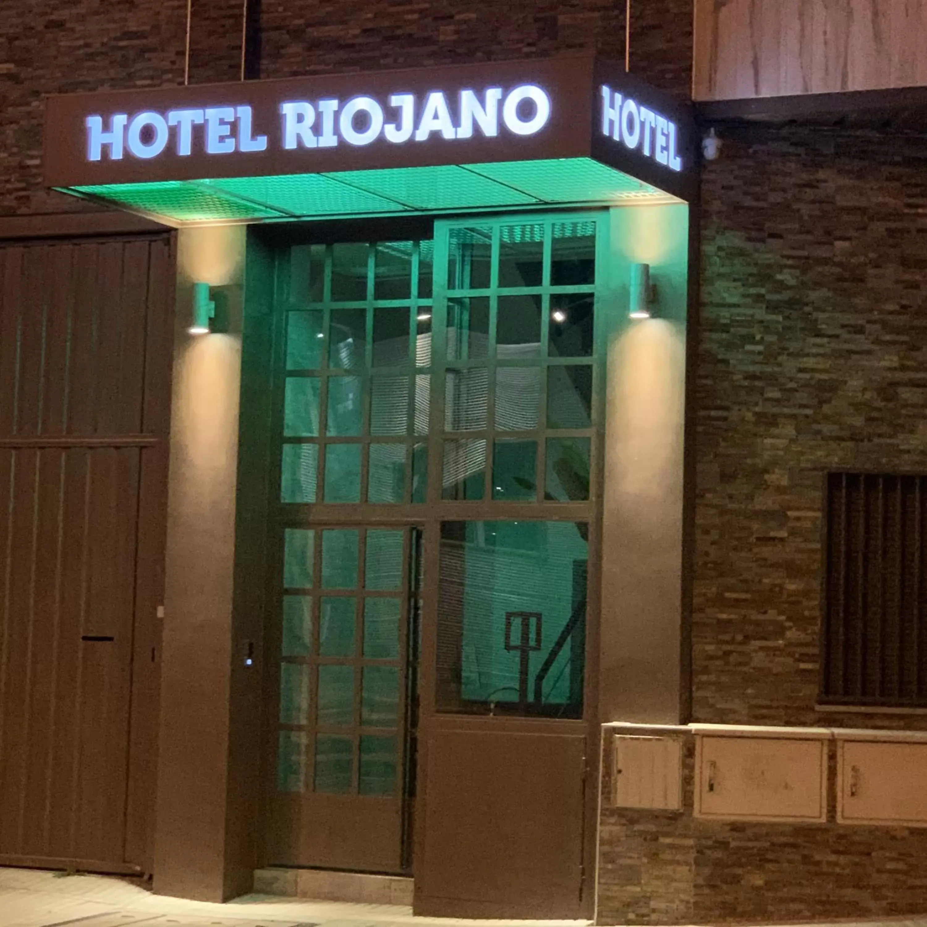 Property building in Hotel Riojano