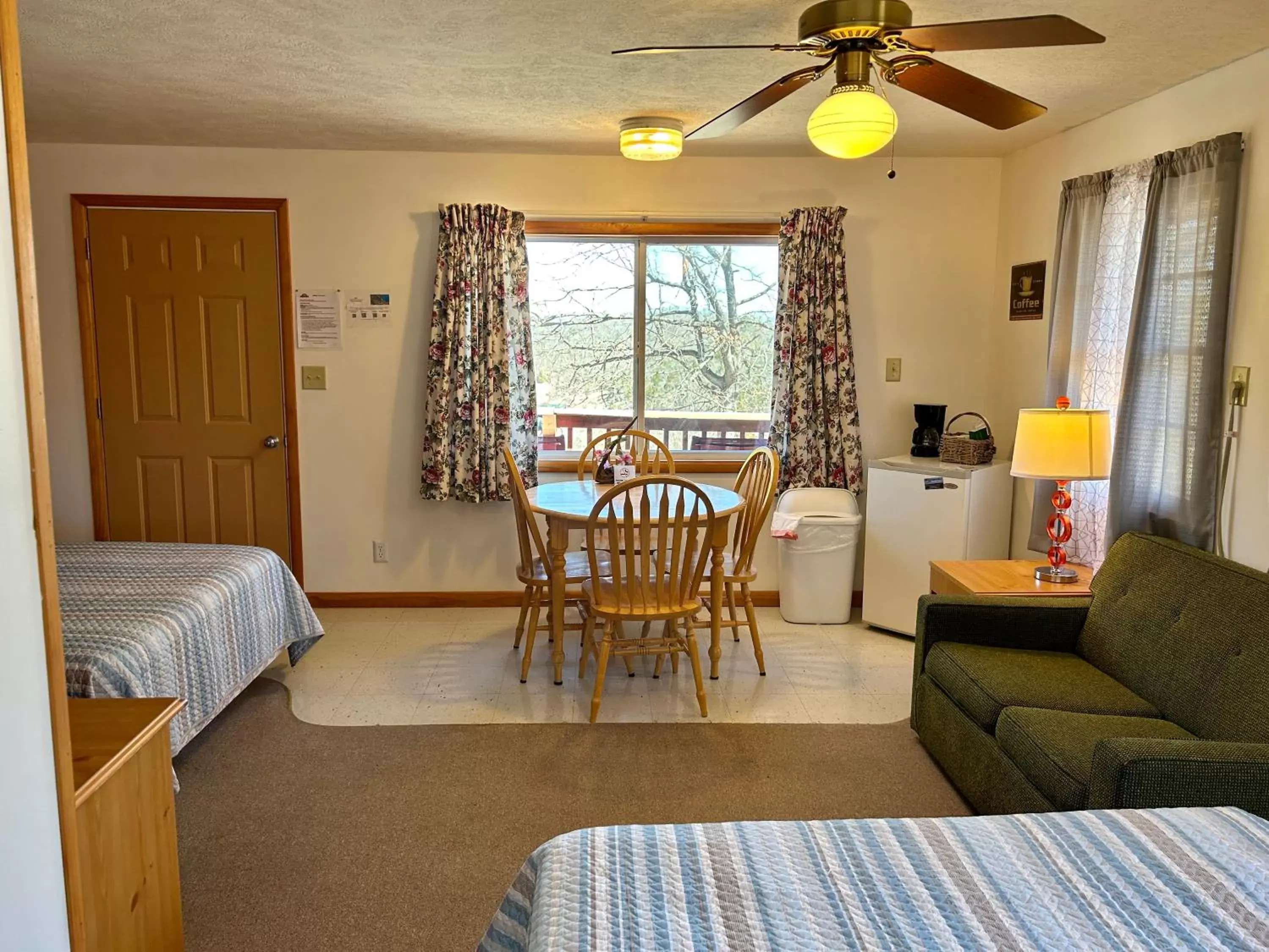 Seating Area in Driftwood Resort Bull Shoals