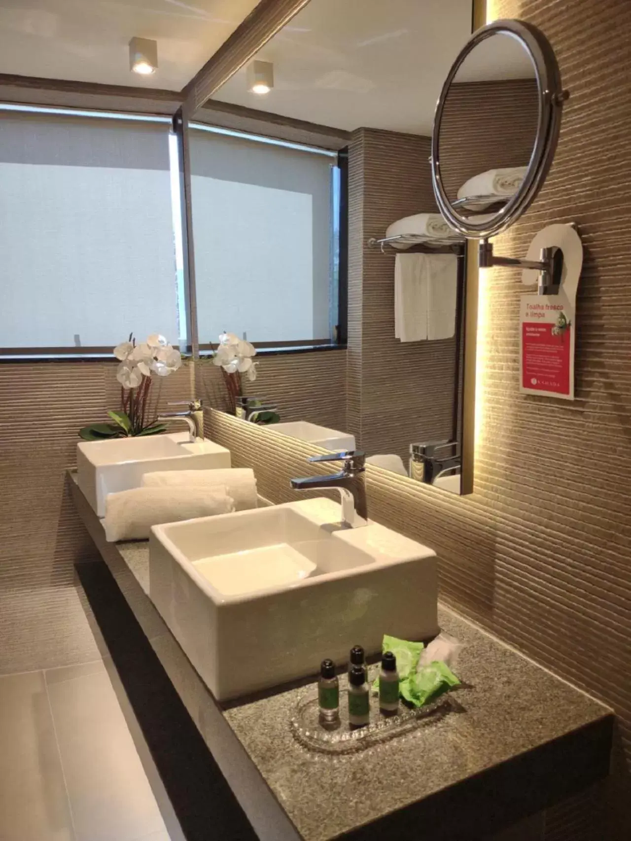 Bathroom in Ramada Hotel & Suites Lagoa Santa By Wyndham