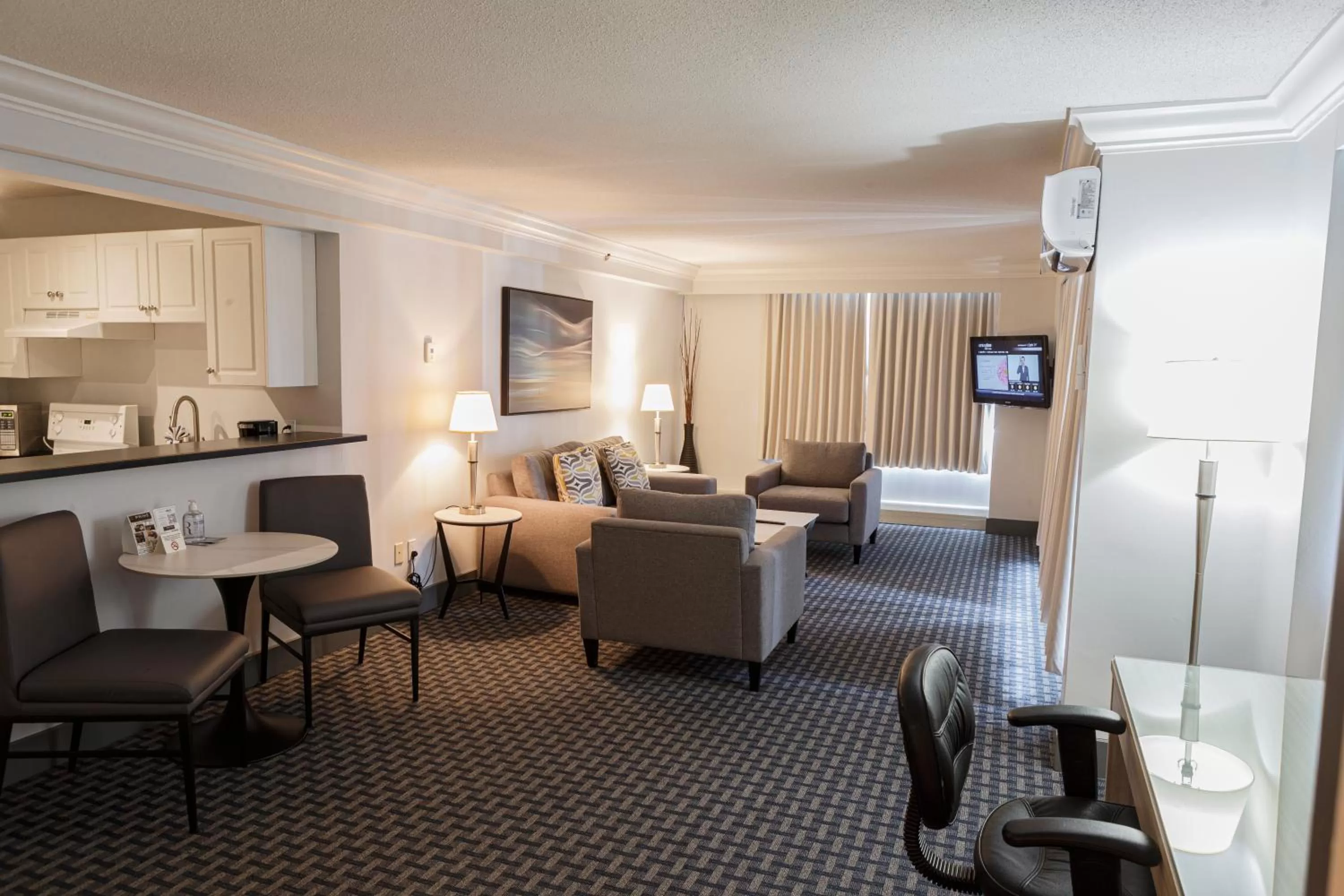 TV and multimedia, Bed in Century Plaza Hotel