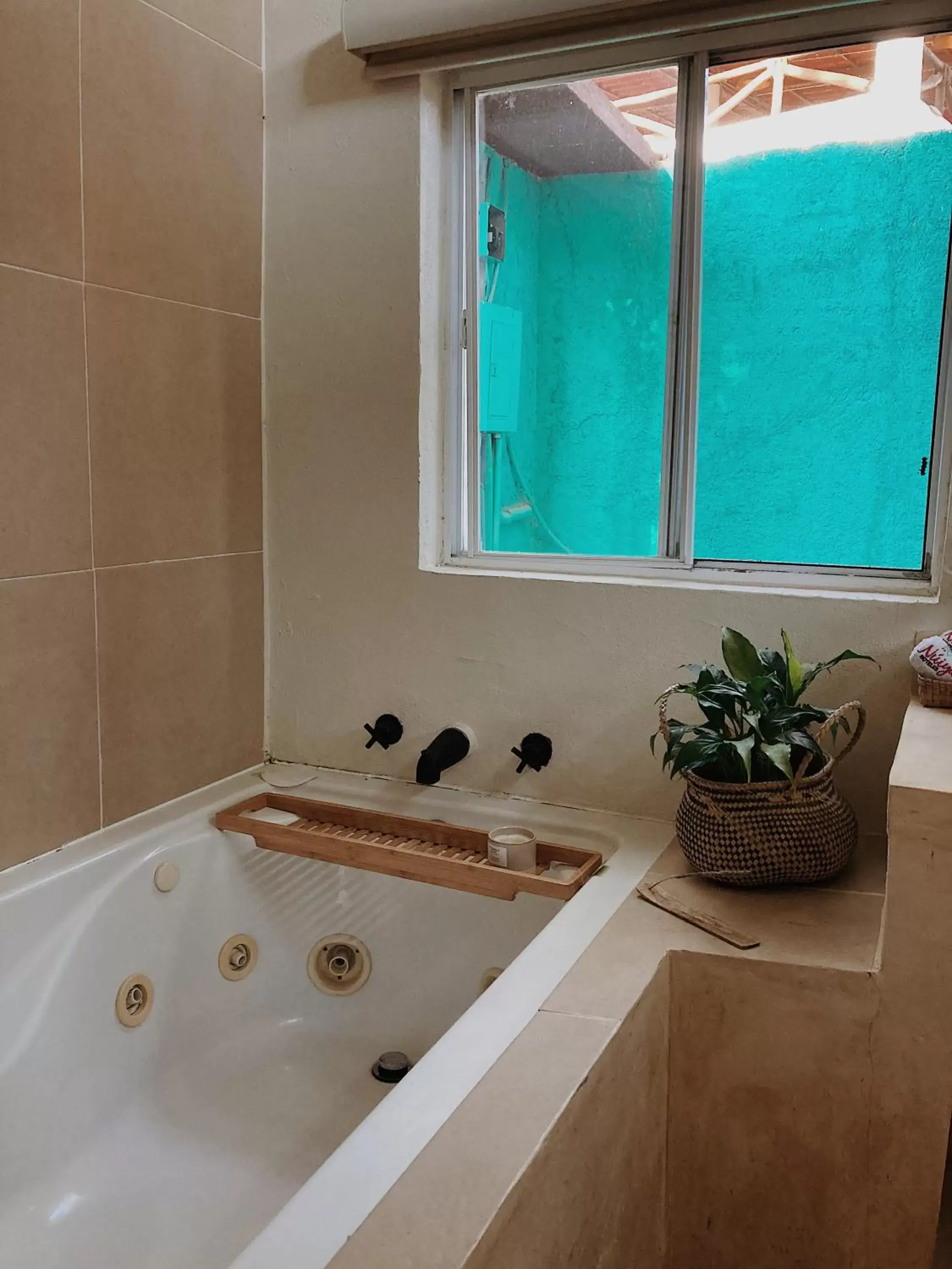 Hot Tub, Bathroom in Nuiya Hoteles Centro
