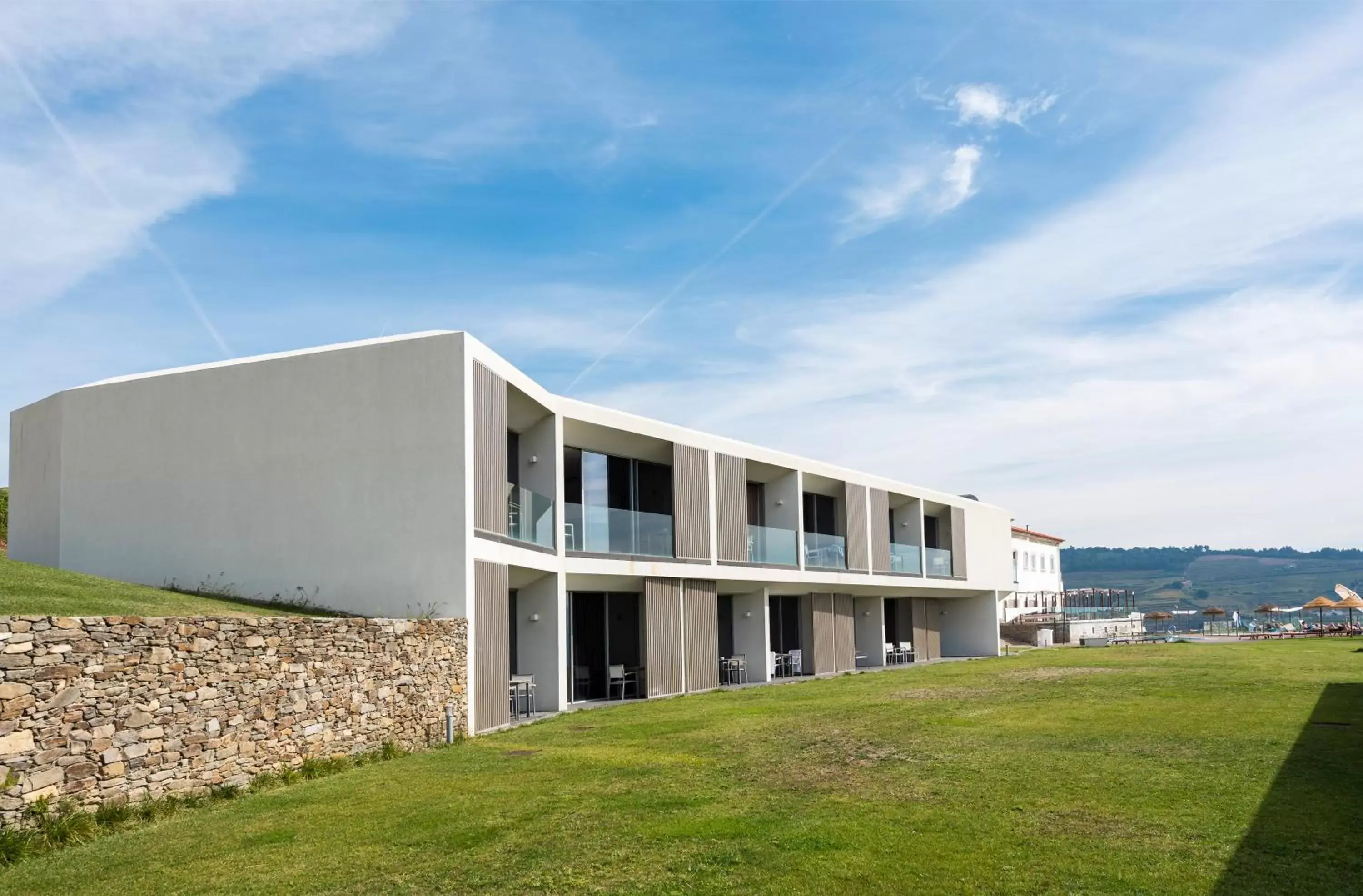 Day, Property Building in Douro Scala