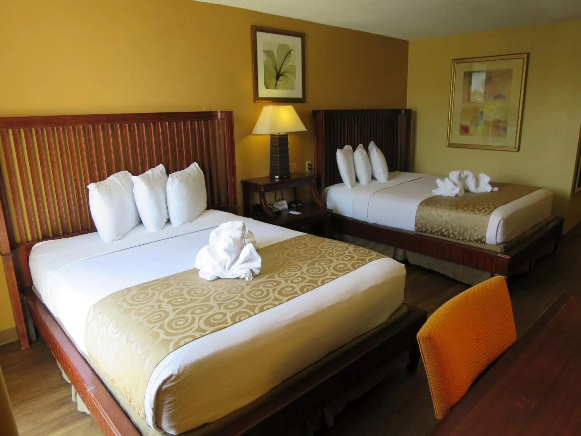 Photo of the whole room in Floridian Express International Drive