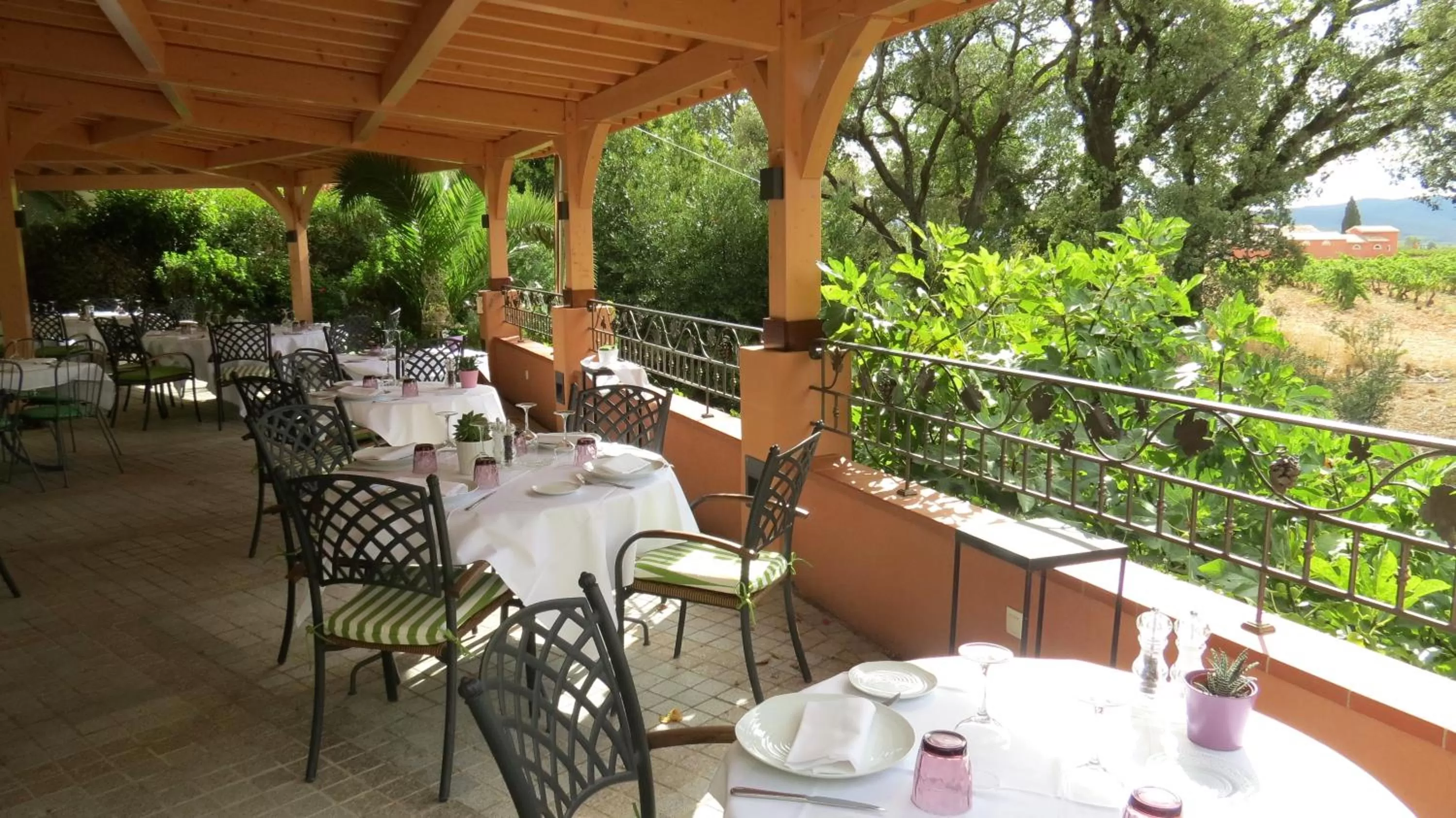 Restaurant/places to eat in Le Mas du Lingousto