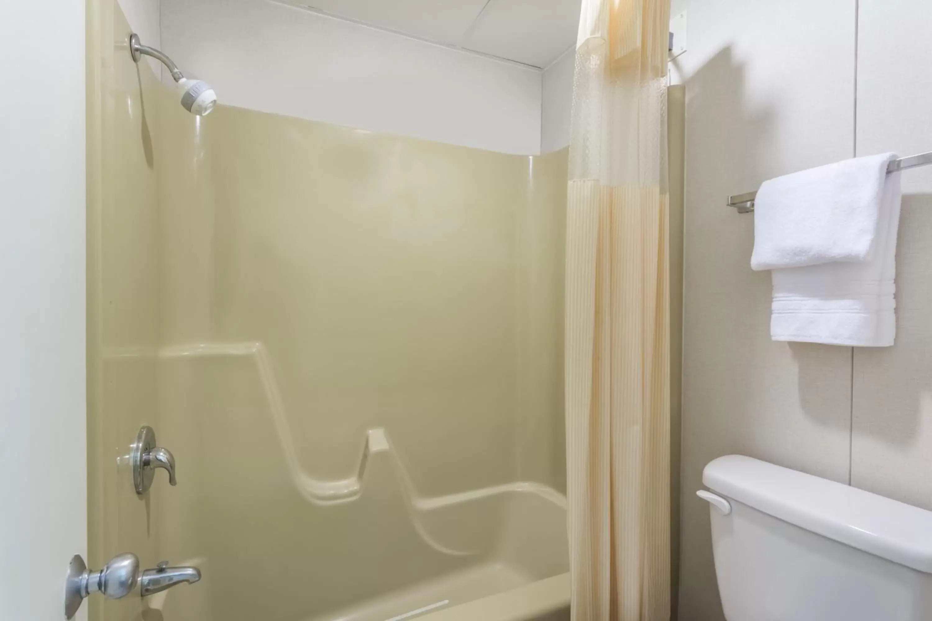 Bathroom in Days Inn by Wyndham Bedford