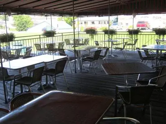 Patio, Restaurant/Places to Eat in The Gananoque Inn & Spa