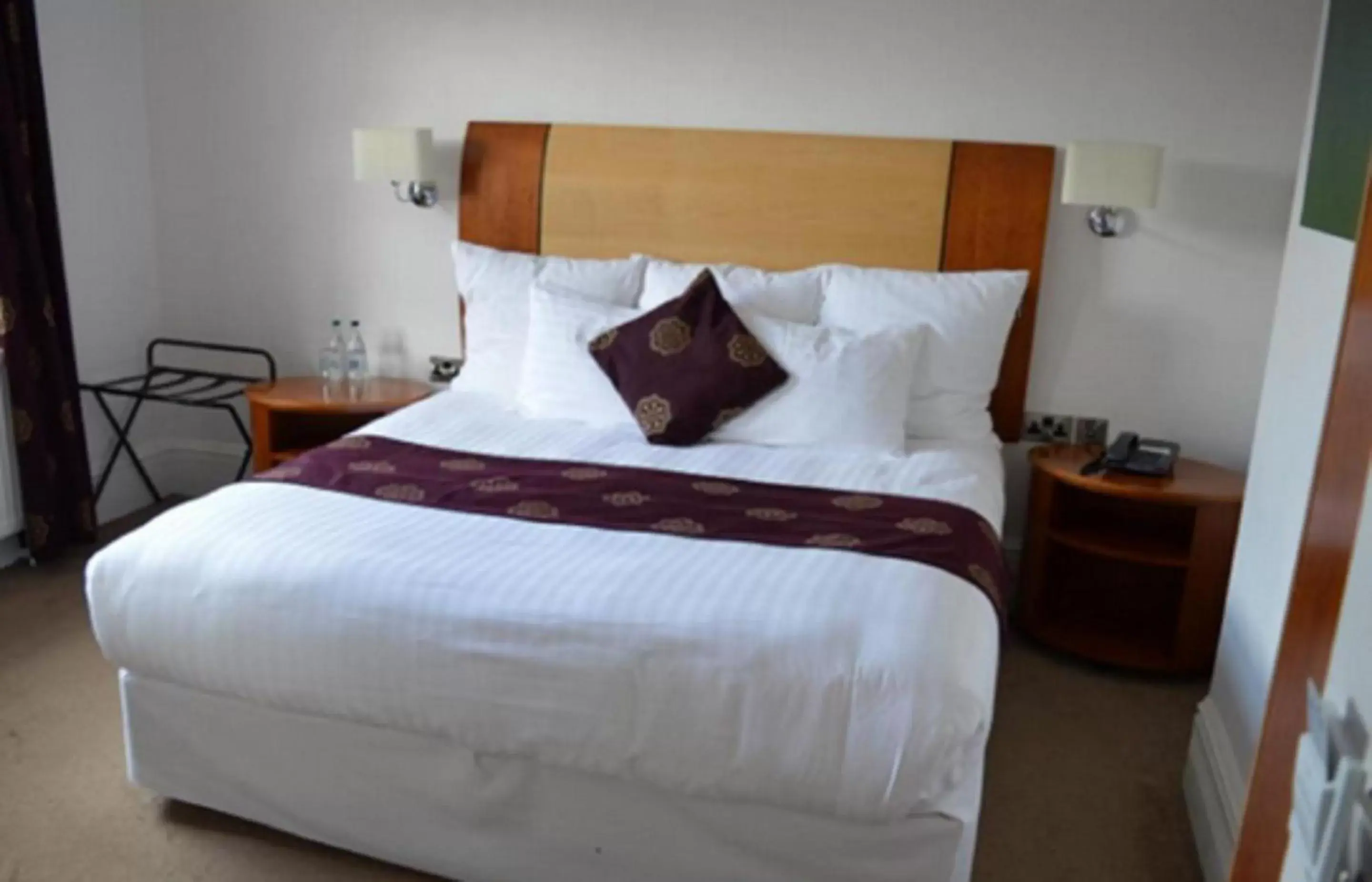 Small Double Room in Cliff Hotel