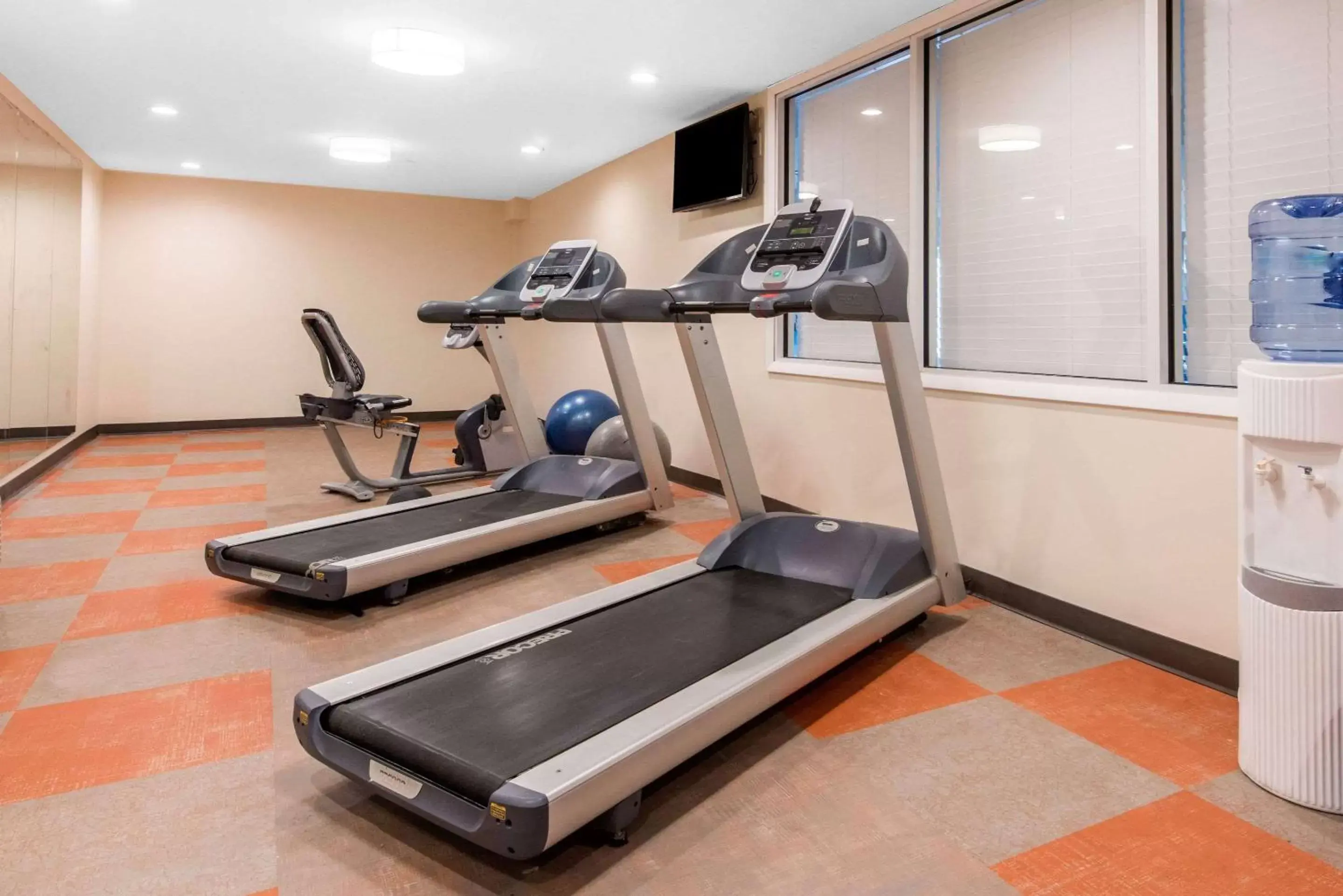 Fitness centre/facilities, Fitness Center/Facilities in Erie Inn & Suites Solstice