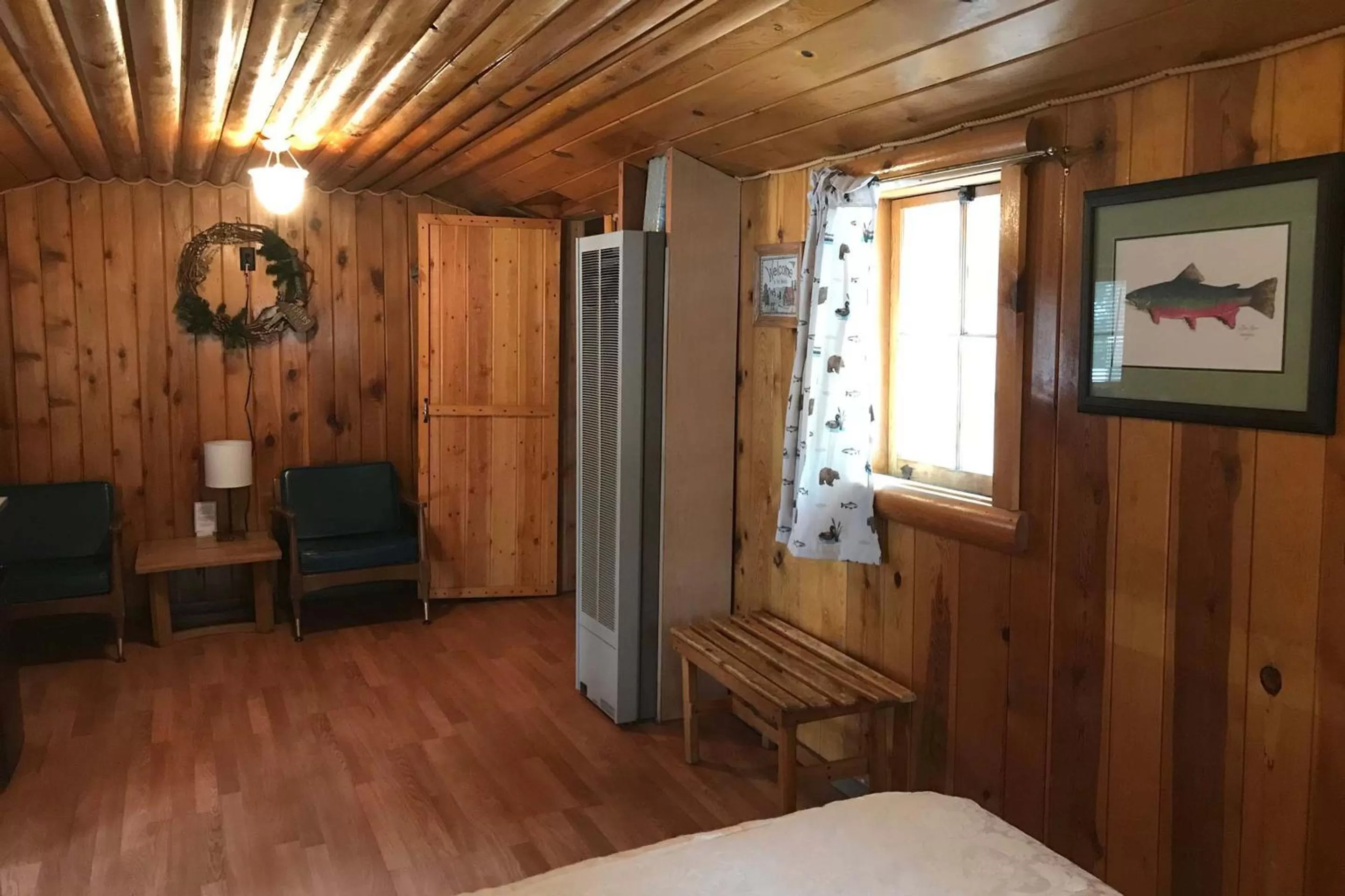 Photo of the whole room, Seating Area in Elkhorn Lodge