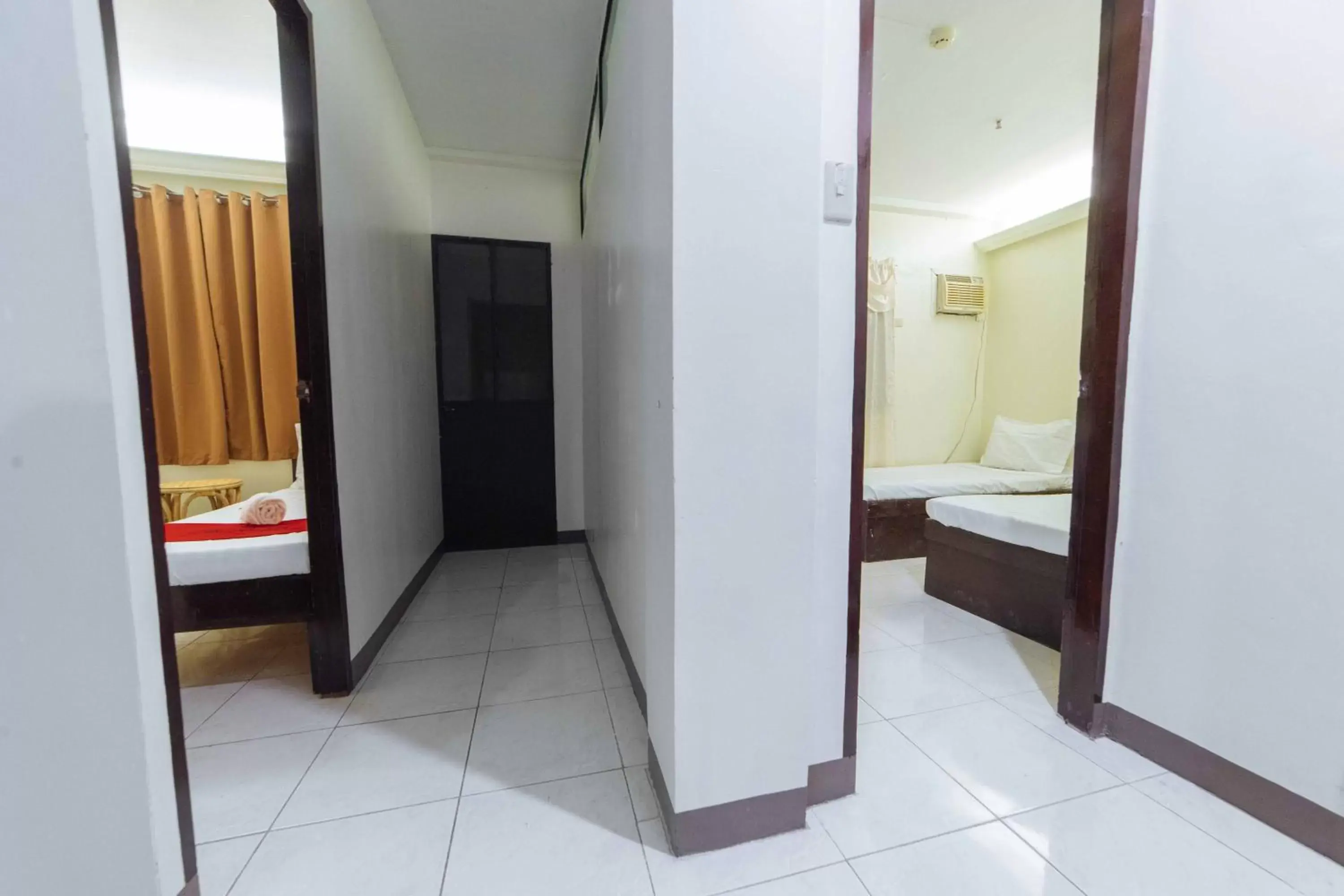 Bedroom, Bed in RedDoorz @ Ledesco Avenue Lapaz Iloilo Bedroom, Bed in RedDoorz @ Ledesco Avenue Lapaz Iloilo