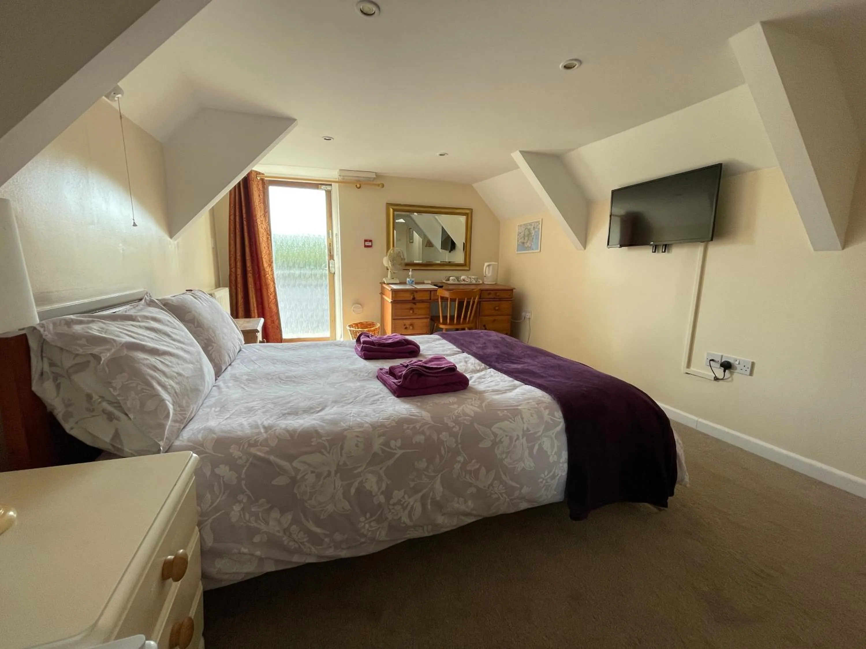 Bedroom, Bed in Station House, Dartmoor and Coast located, Village centre Hotel