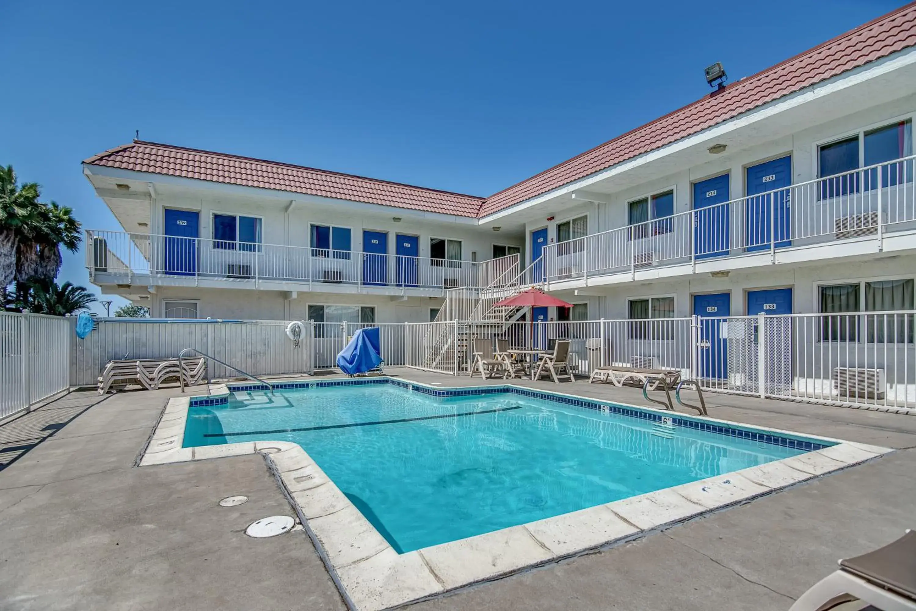Swimming pool, Property Building in Motel 6-Stockton, CA - Charter Way West