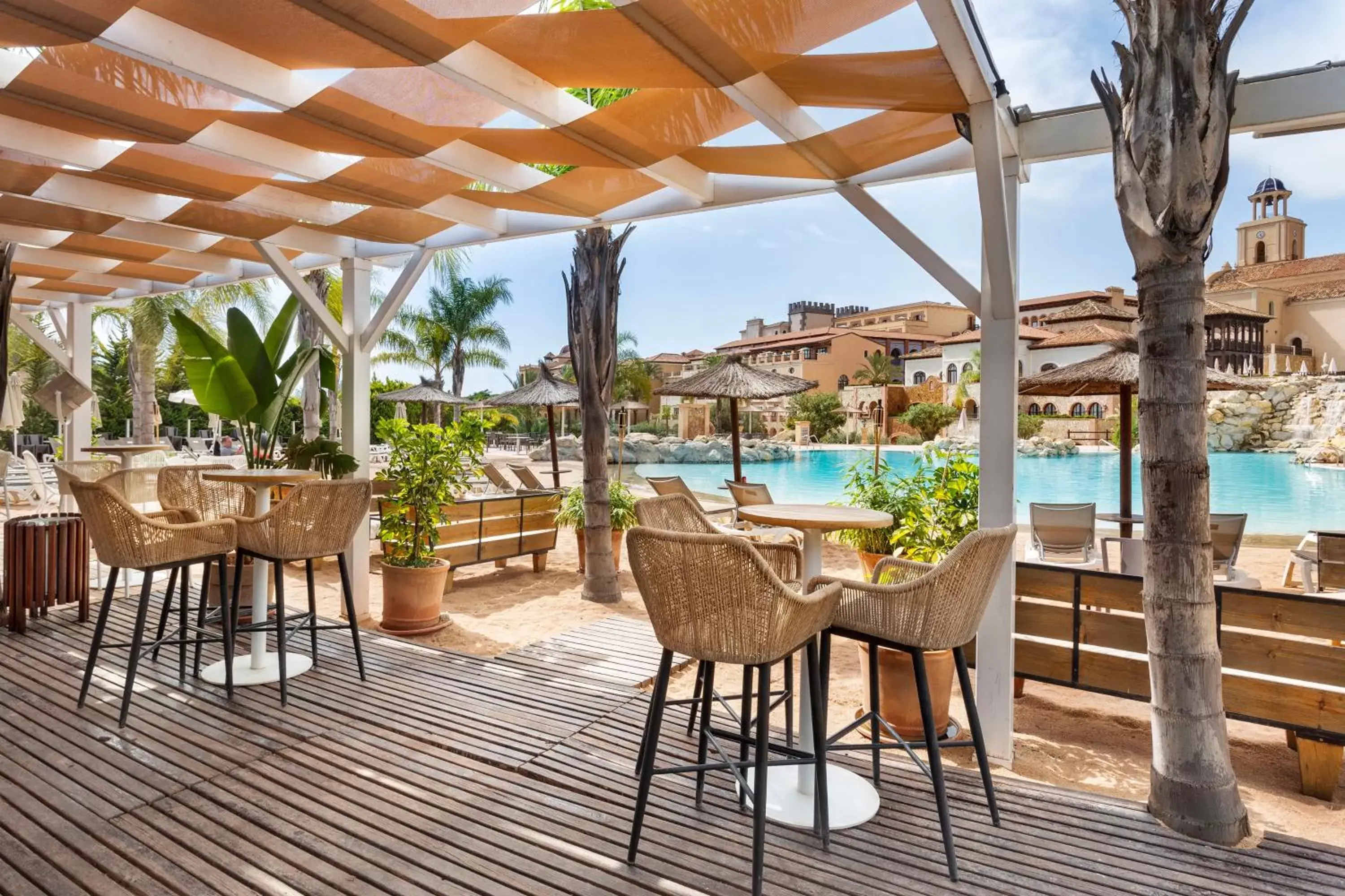 Restaurant/places to eat, Swimming Pool in Melia Villaitana