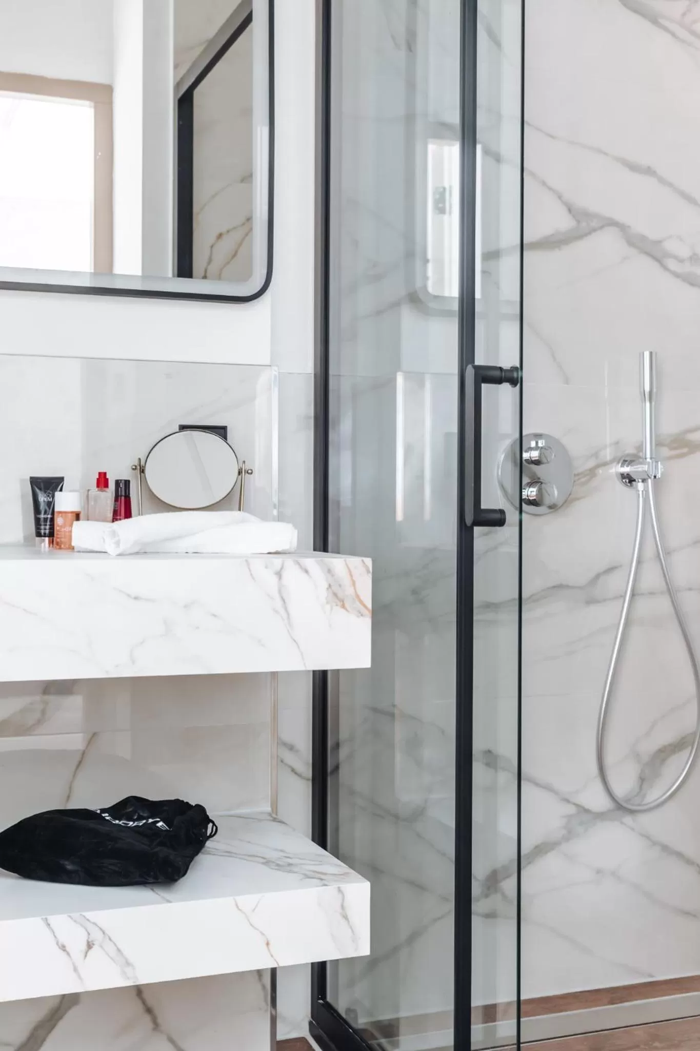 Shower in Havendijk Hotel