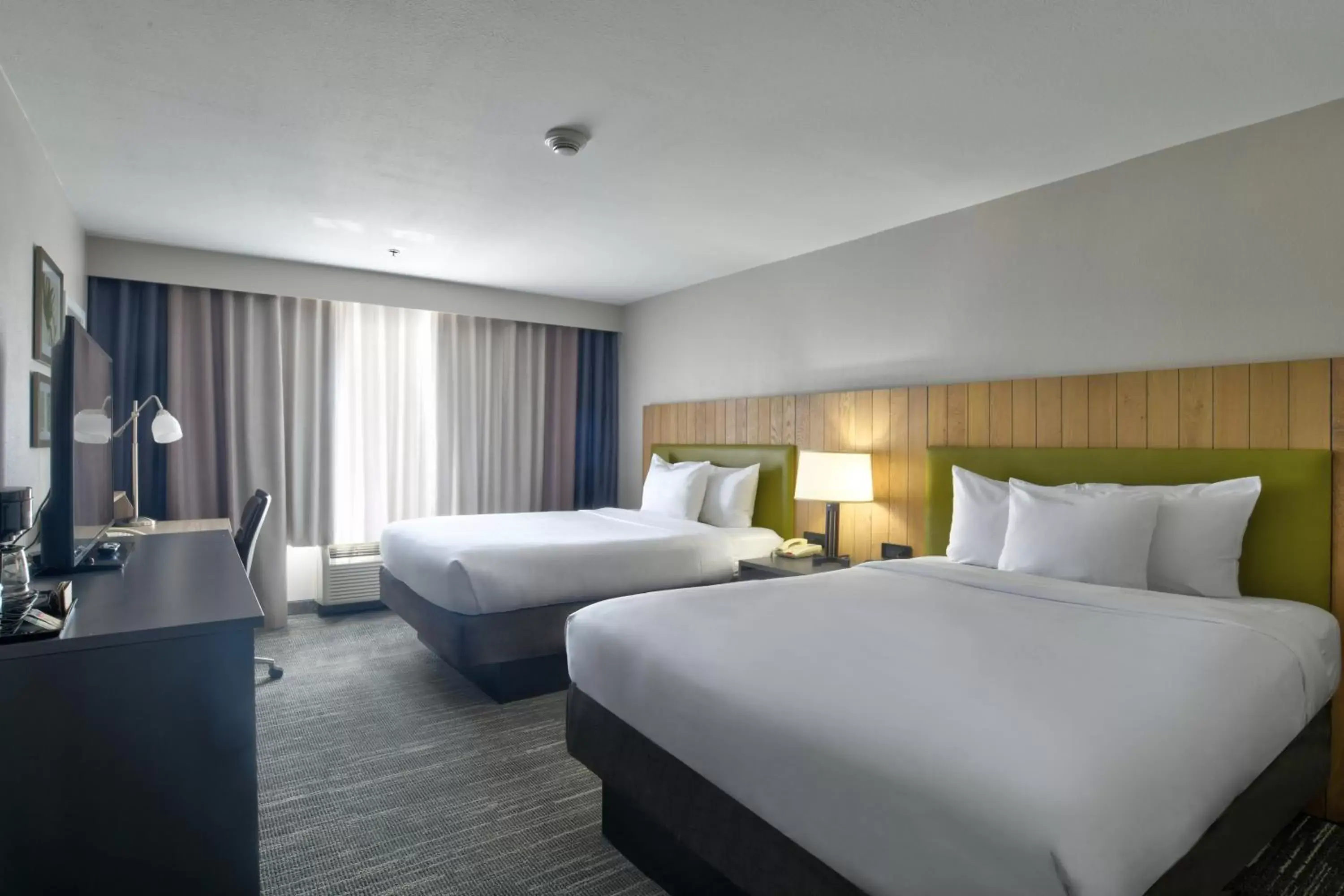 Bed in Country Inn & Suites by Radisson, Oklahoma City Airport, OK