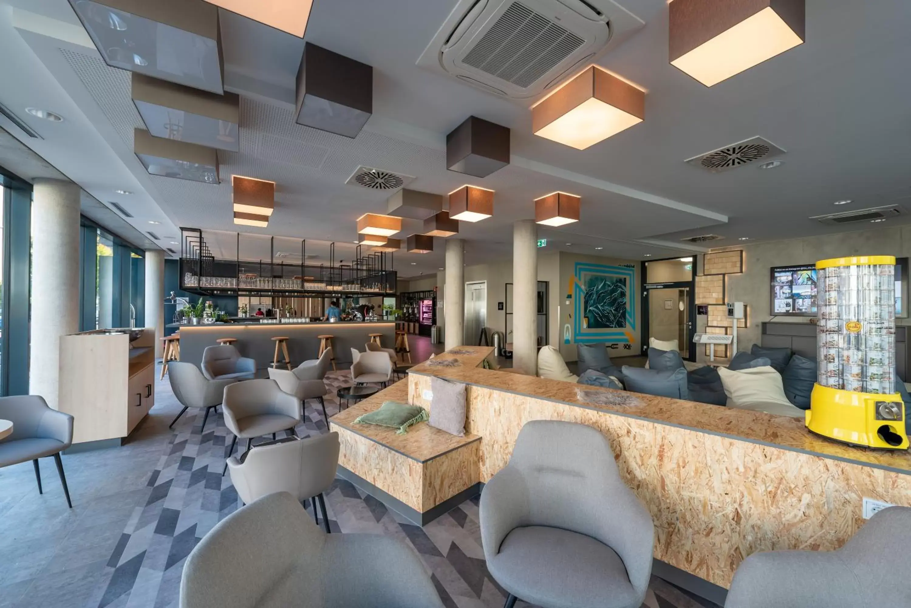Lounge or bar in Holiday Inn - the niu, Timber Esslingen by IHG Lounge or bar in Holiday Inn - the niu, Timber Esslingen by IHG