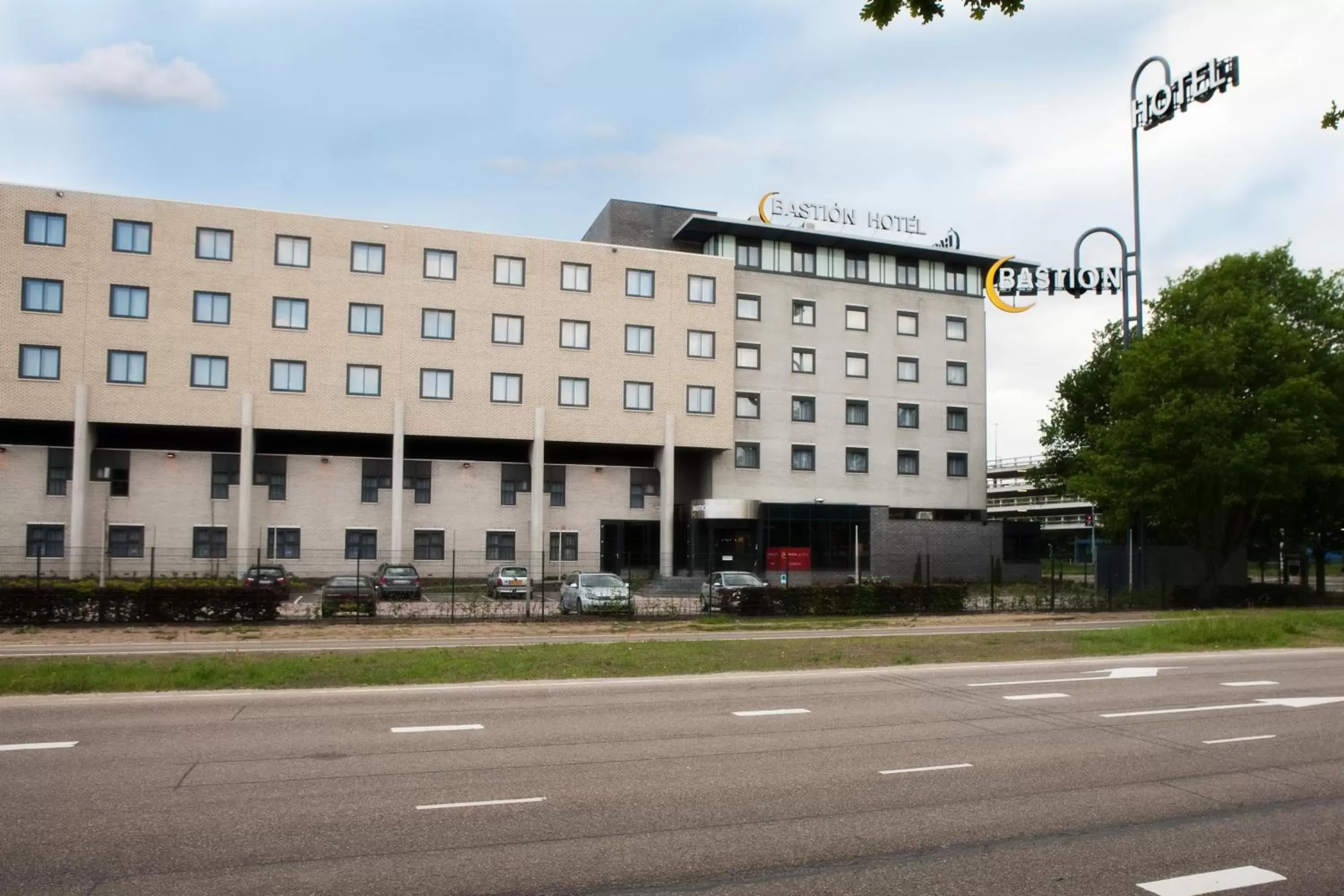 Facade/entrance, Property Building in Bastion Hotel Utrecht