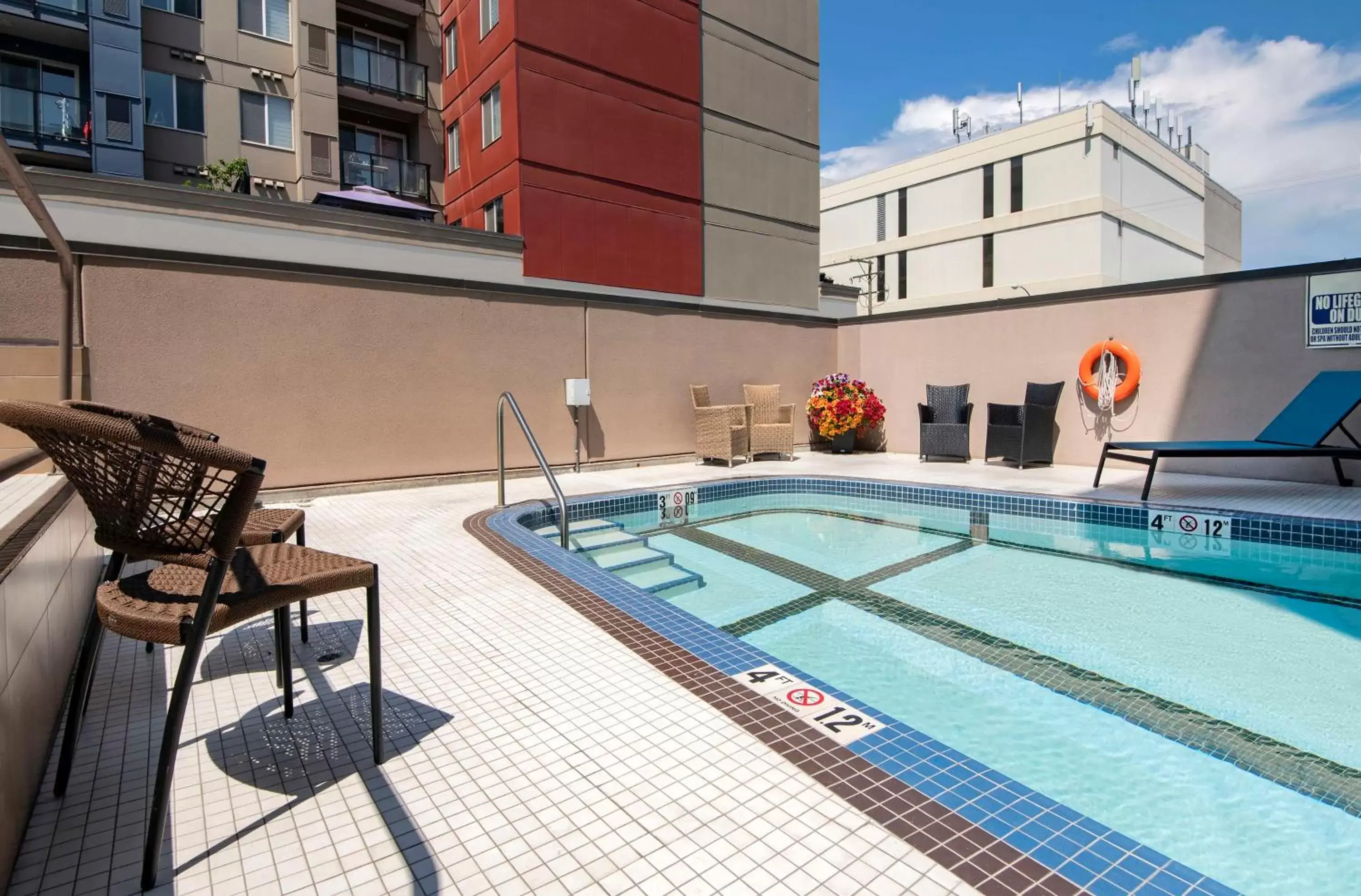 Pool view, Swimming Pool in DoubleTree by Hilton - Kamloops