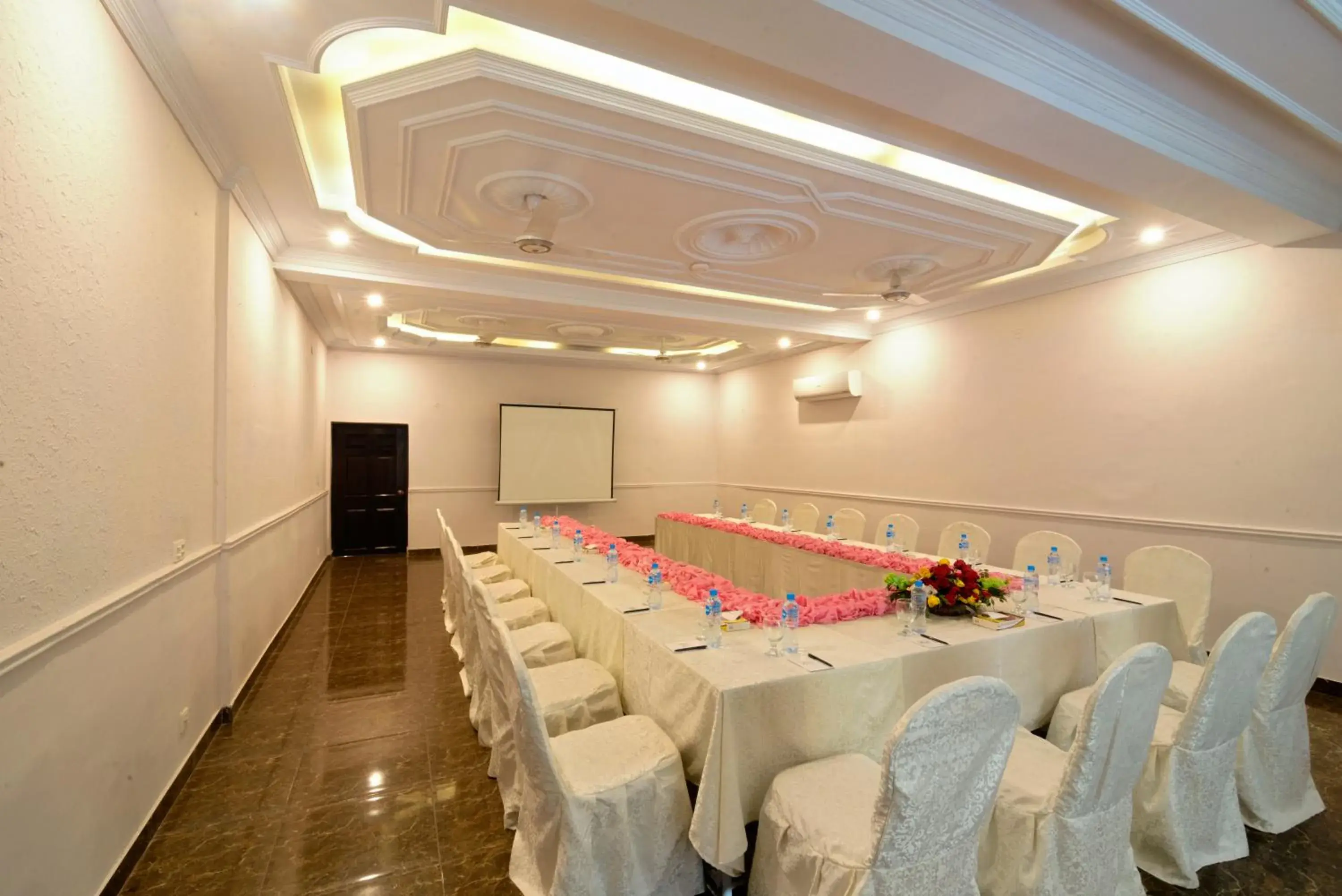 Meeting/conference room, Banquet Facilities in Hotel One Lalazar Multan