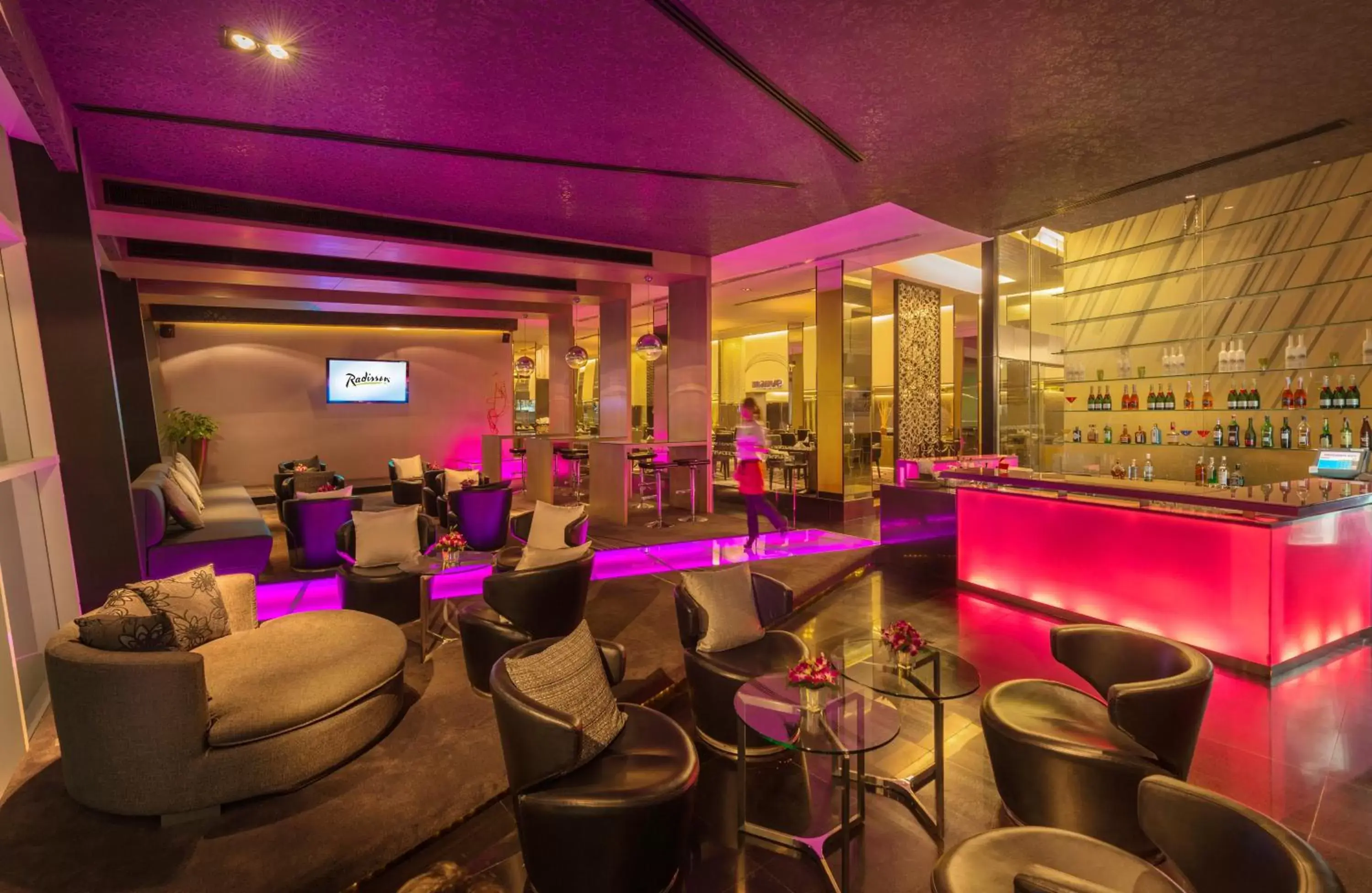Lounge or bar, Lounge/Bar in Radisson Suites Bangkok Sukhumvit - SHA Extra Plus