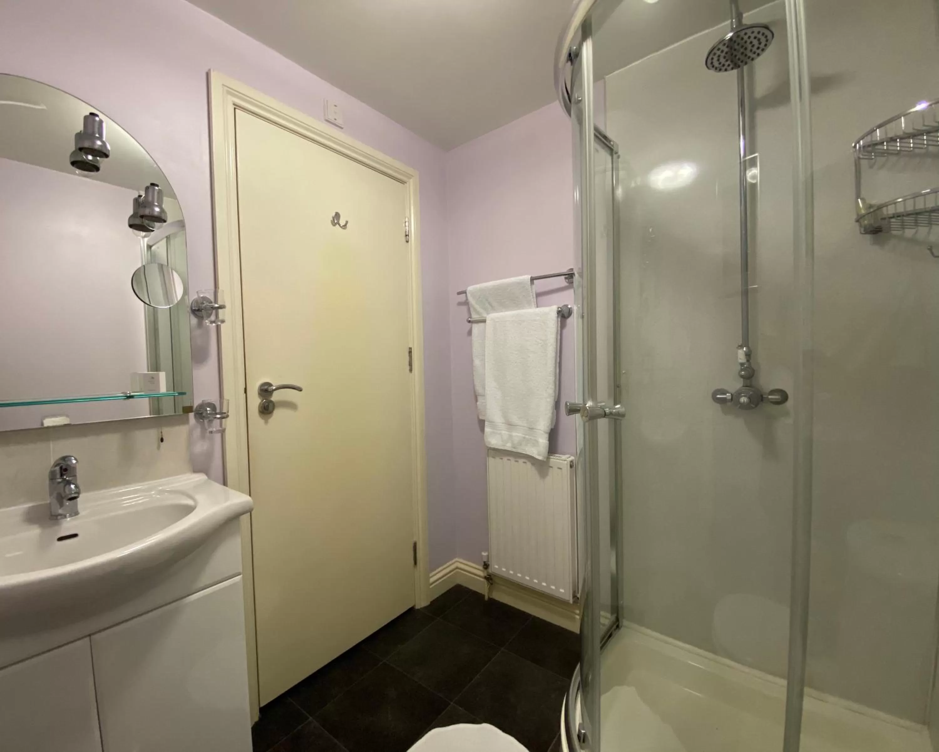 Bathroom in Flambards Hotel