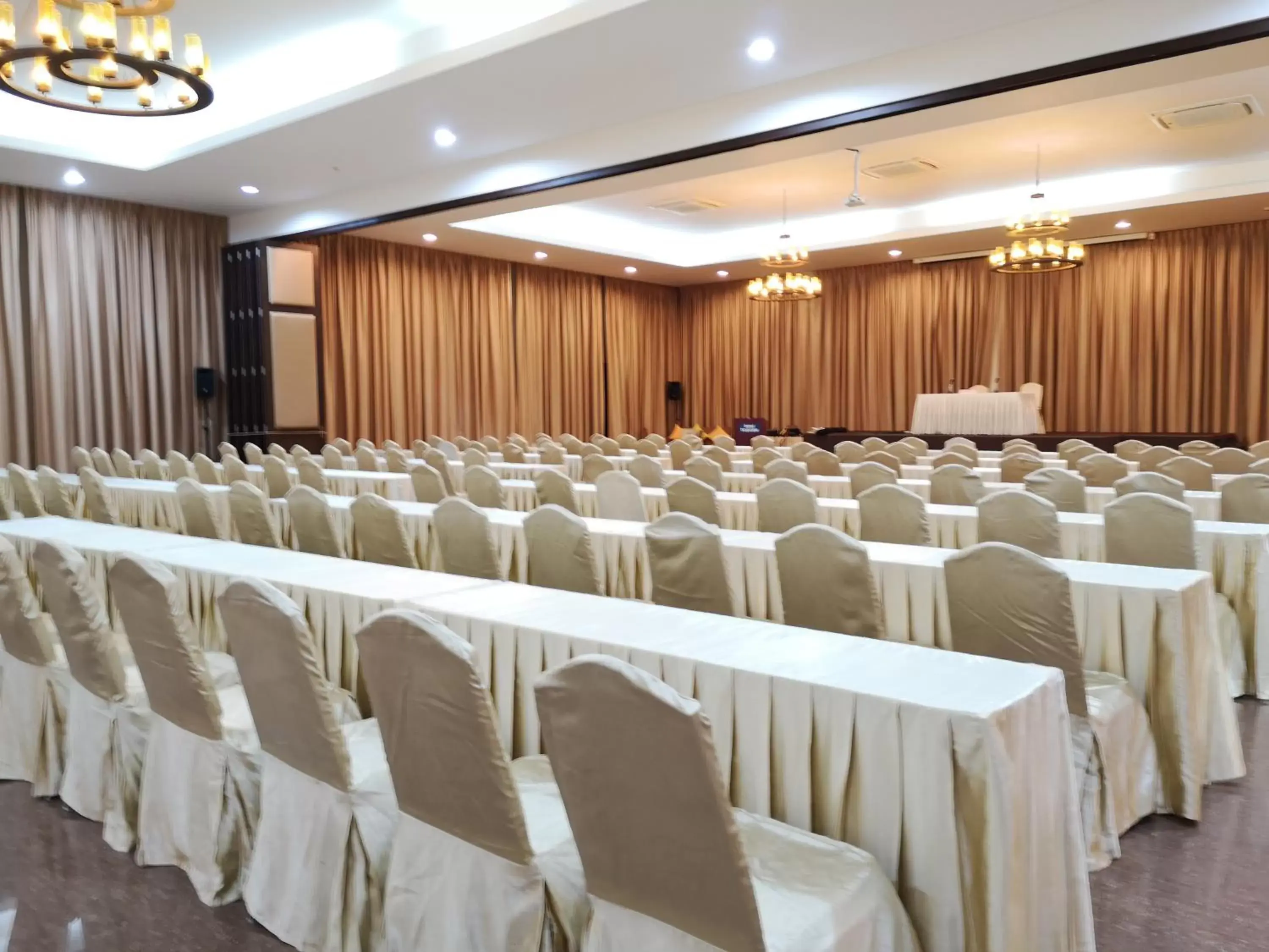 Meeting/conference room in Hotel Tropicana Pattaya - SHA Extra Plus