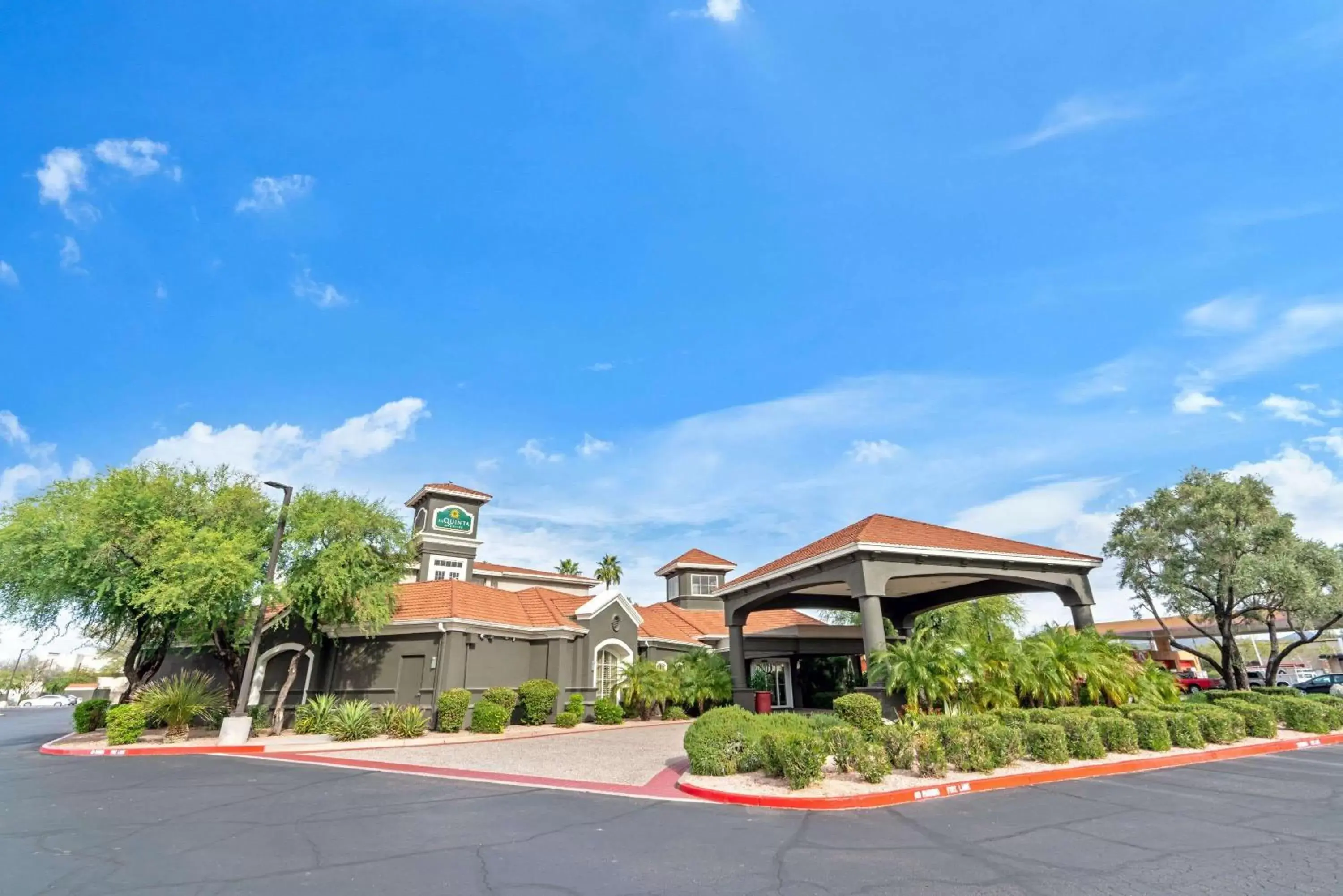Property Building in La Quinta by Wyndham Phoenix Scottsdale