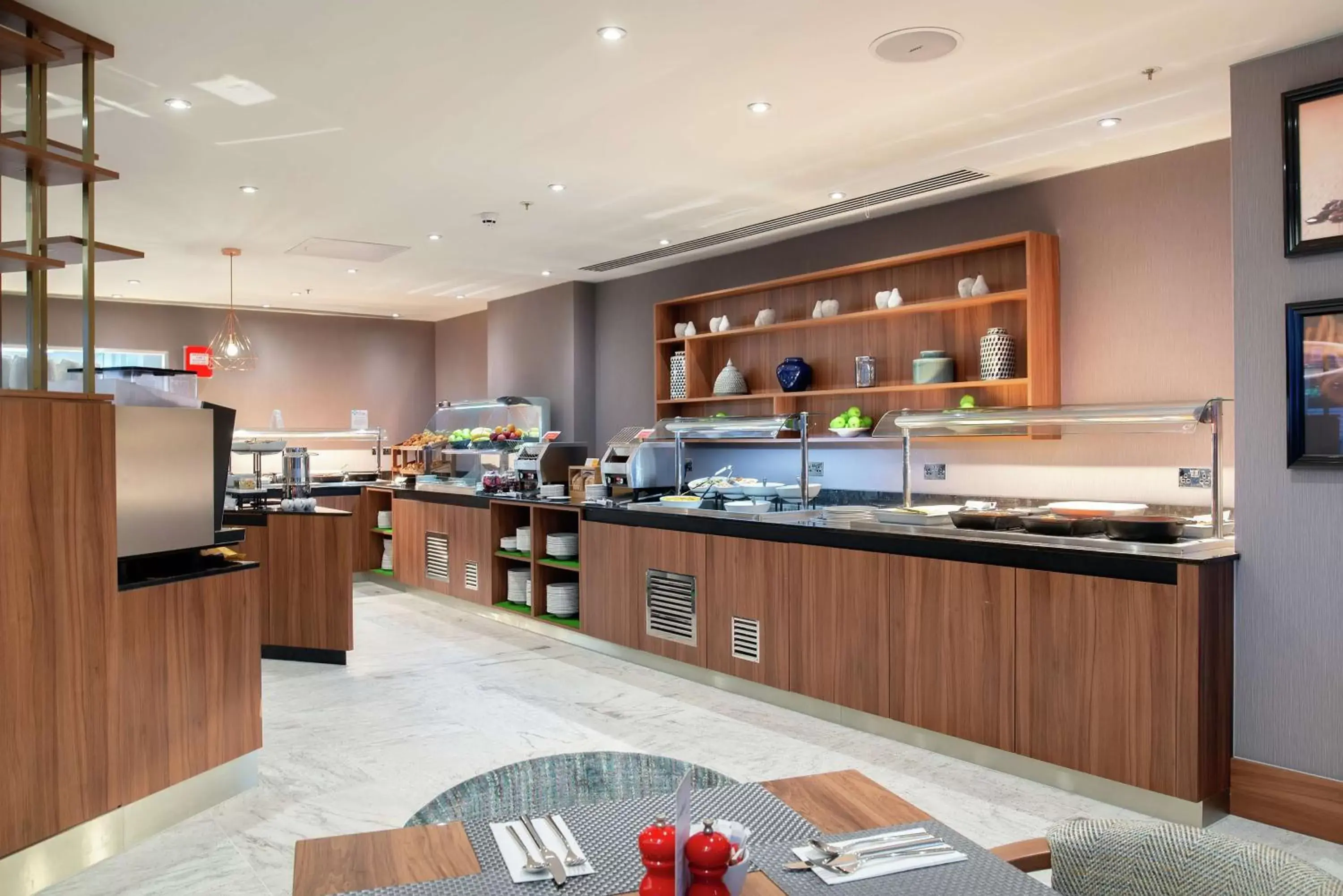 Breakfast, Kitchen/Kitchenette in Hilton Garden Inn London Heathrow Terminal 2 and 3