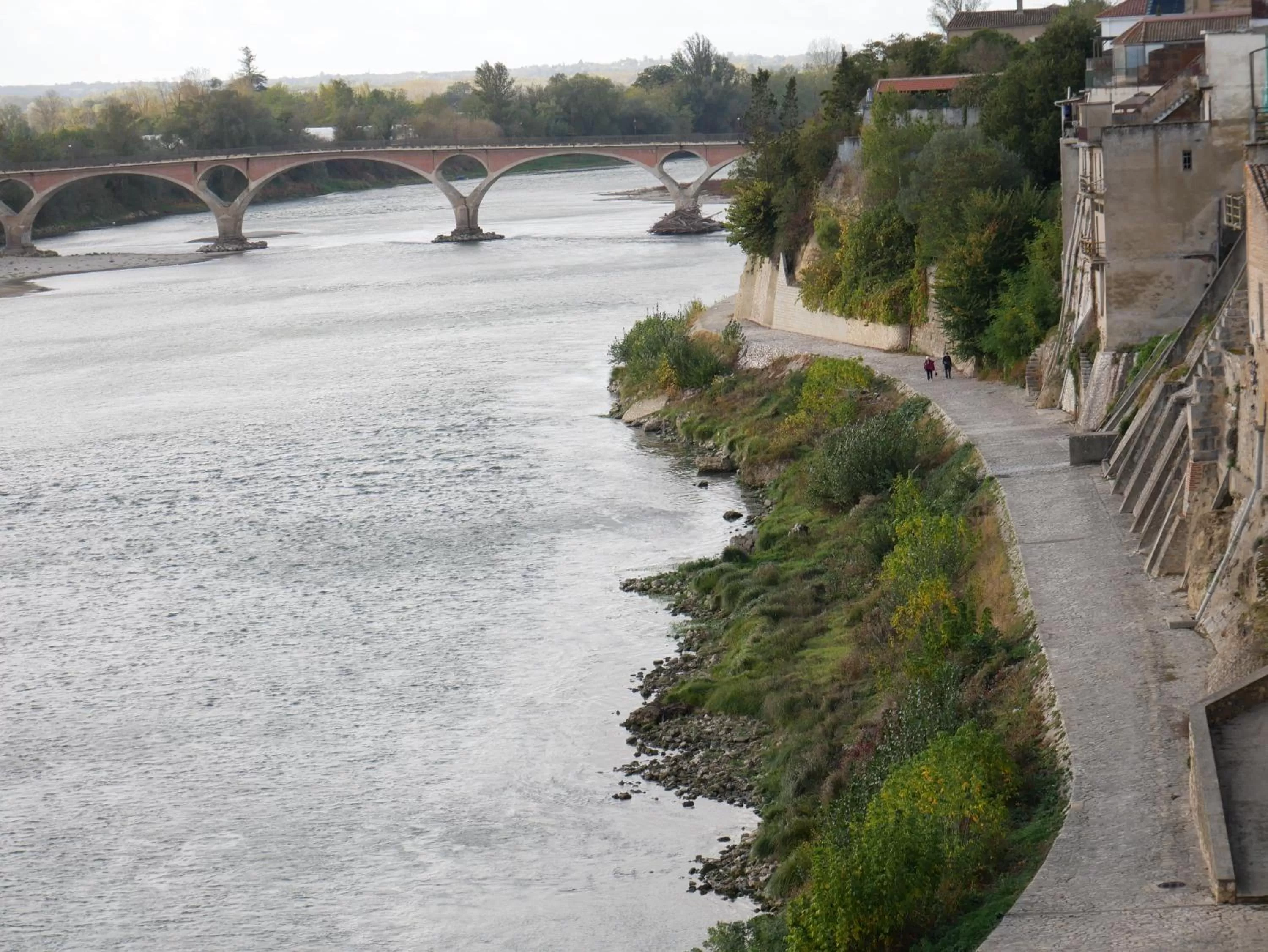 Natural landscape in CÔTE GARONNE le BALCON DES DAMES -hôtel et restaurant- Tonneins Fauillet Marmande - vue panoramique bord de Garonne chambres climatisées