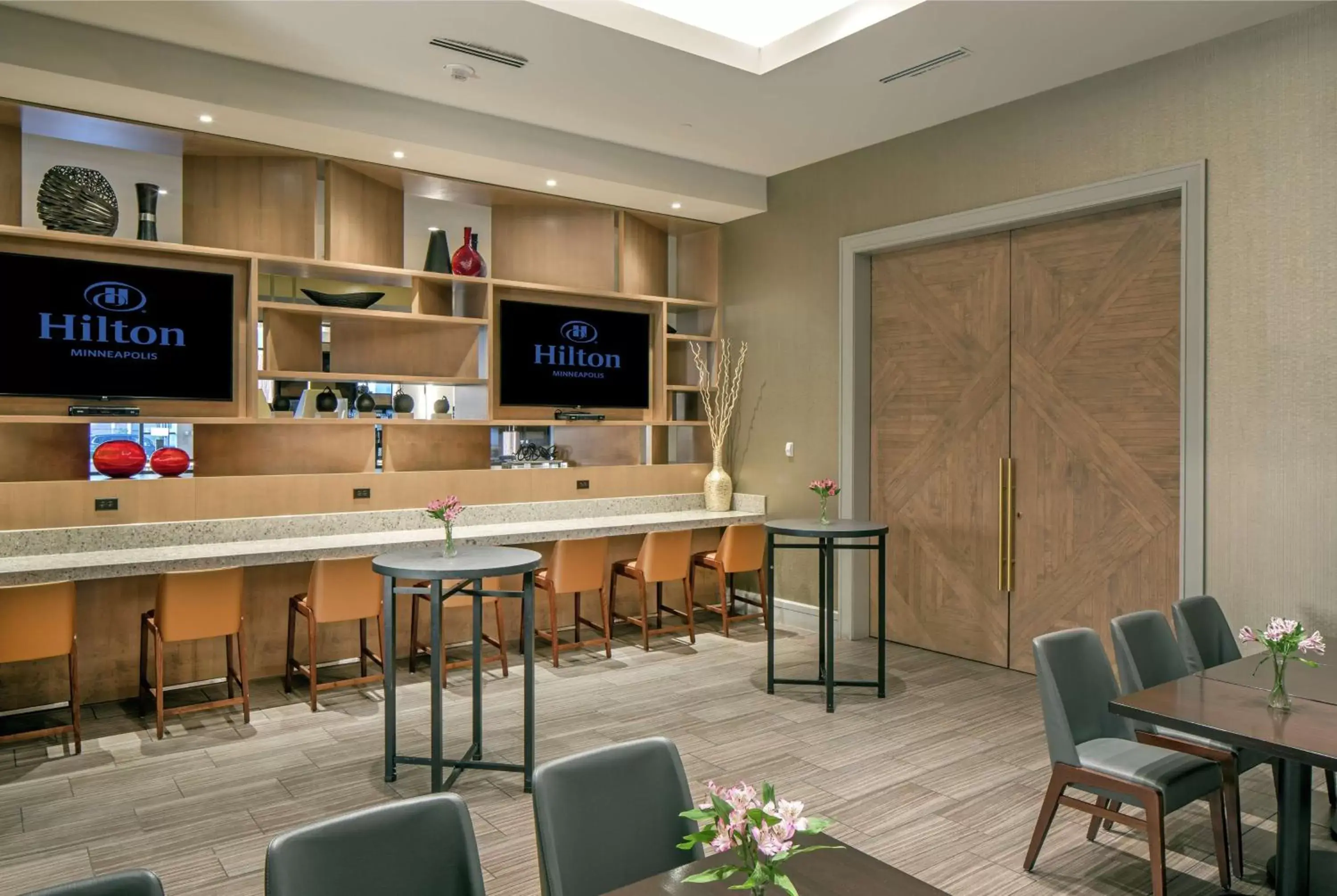 Lounge or bar in Hilton Minneapolis Lounge or bar in Hilton Minneapolis