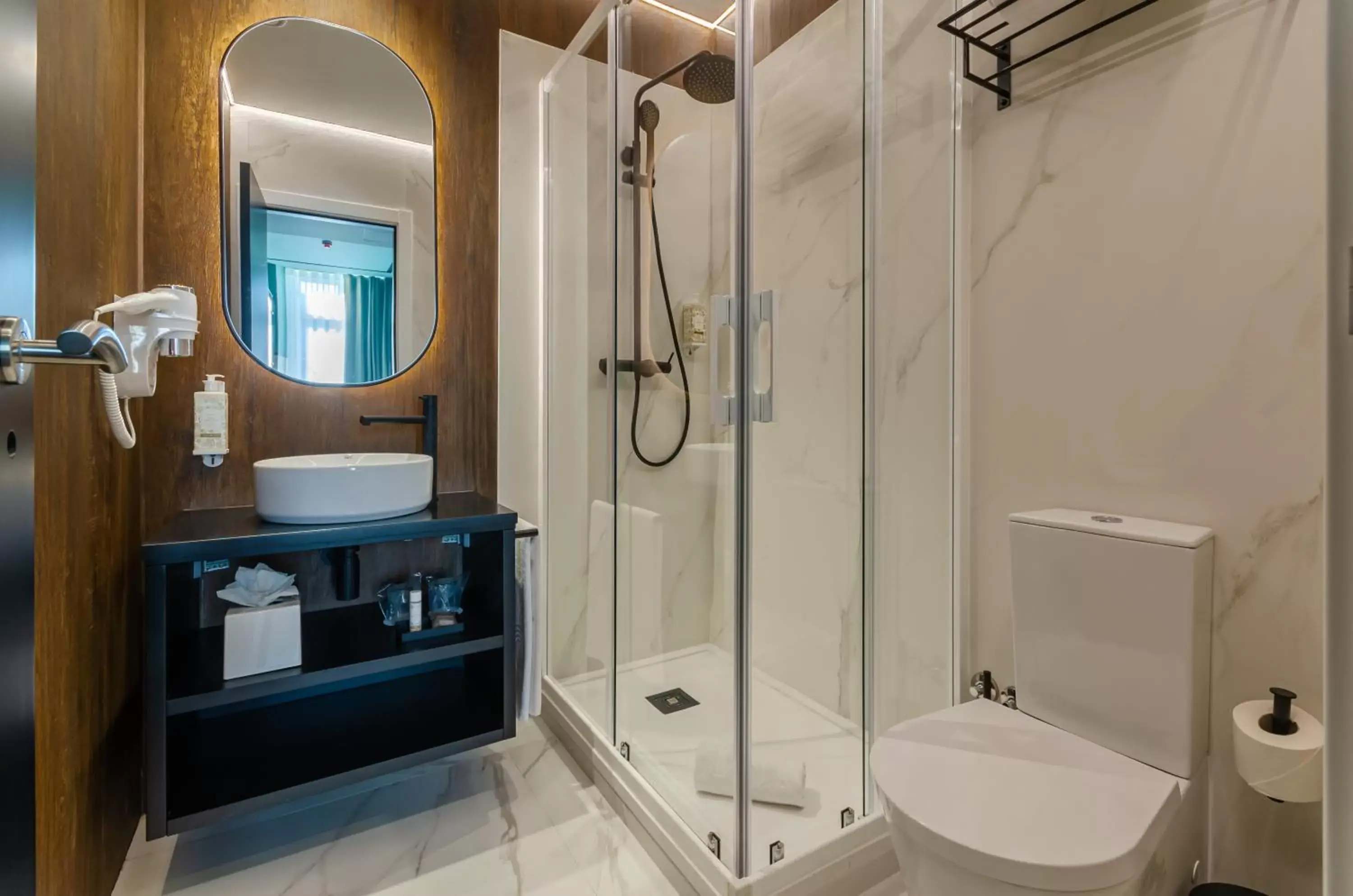 Bathroom in Nicola Rossio Hotel