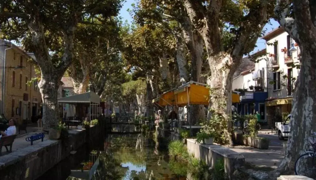 City view, Restaurant/Places to Eat in Le clos des songes.