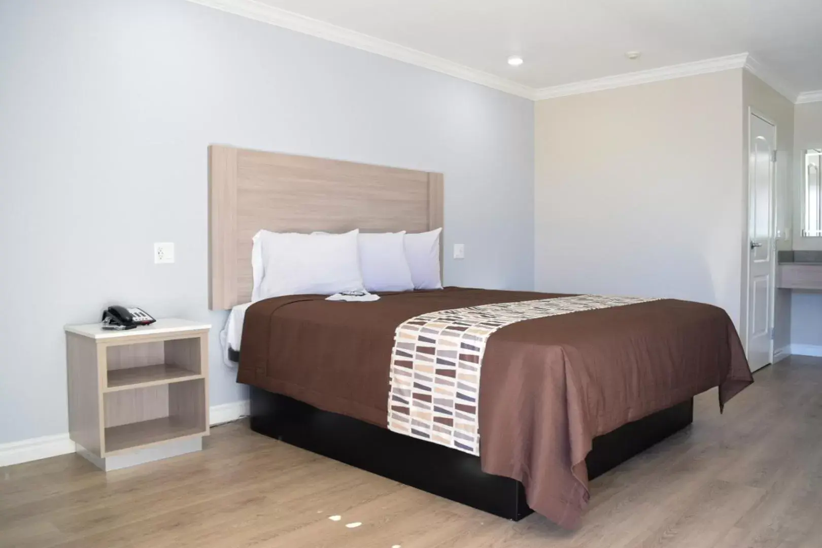 Bed in Mojave Inn Bed in Mojave Inn