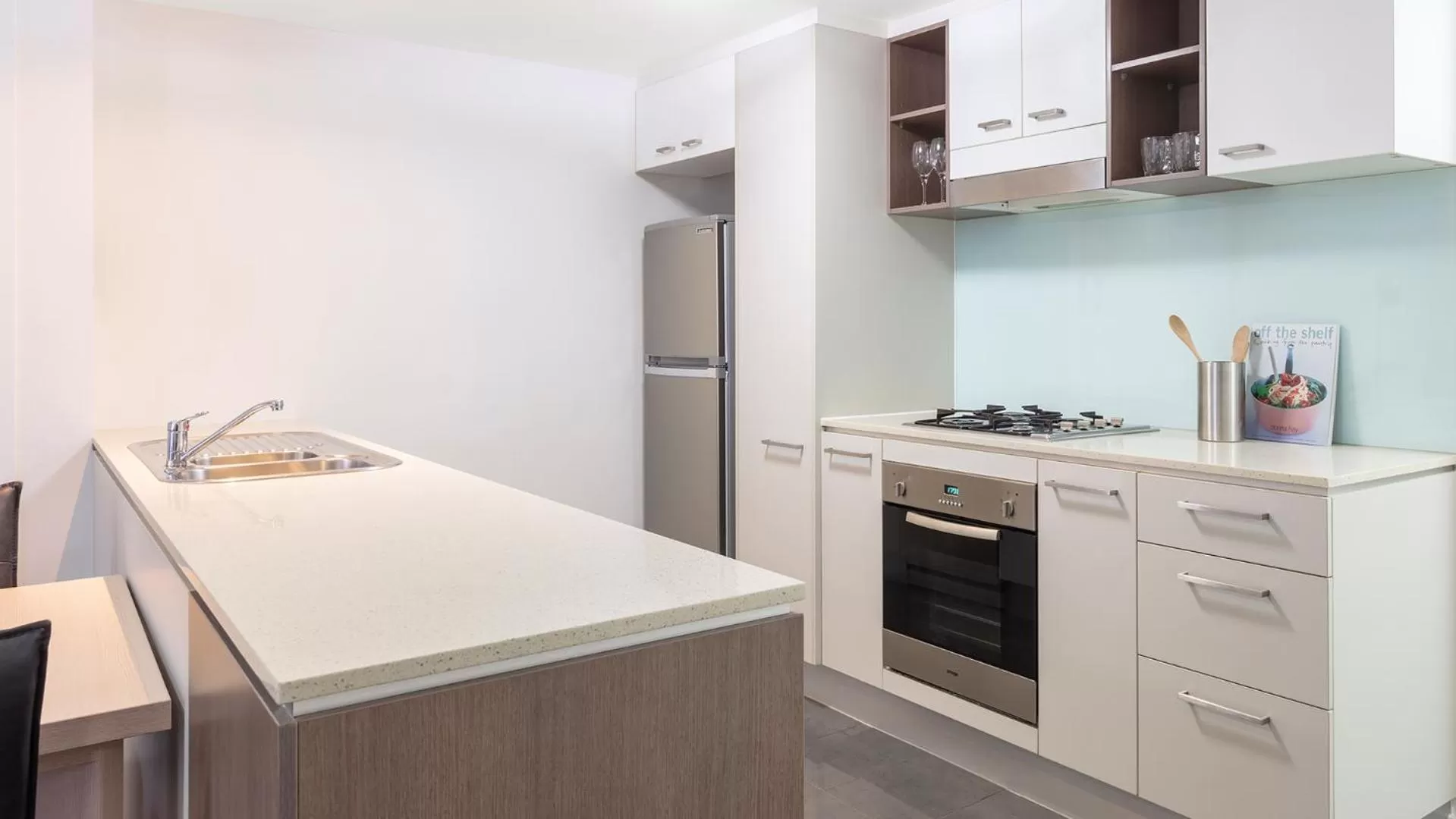 Kitchen or kitchenette in Oaks Brisbane on Charlotte Suites