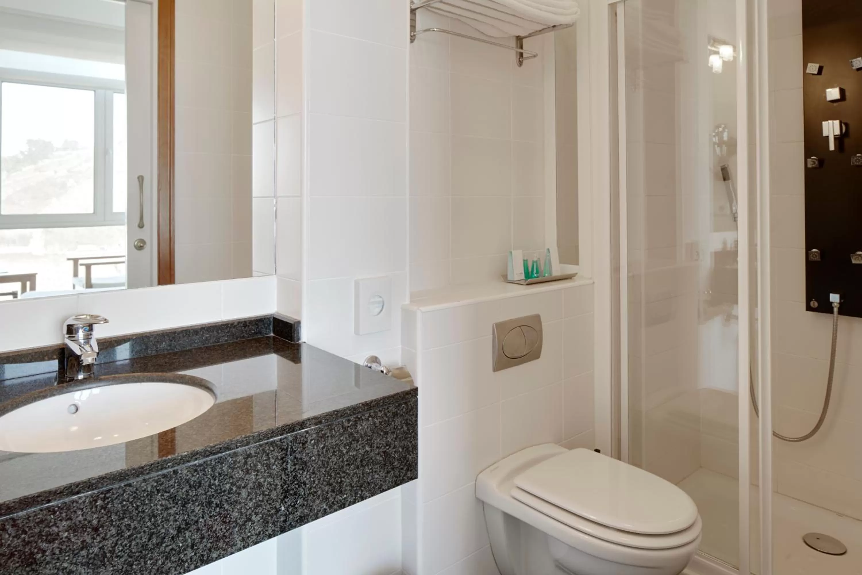 Bathroom in Saiaz Getaria Hotela