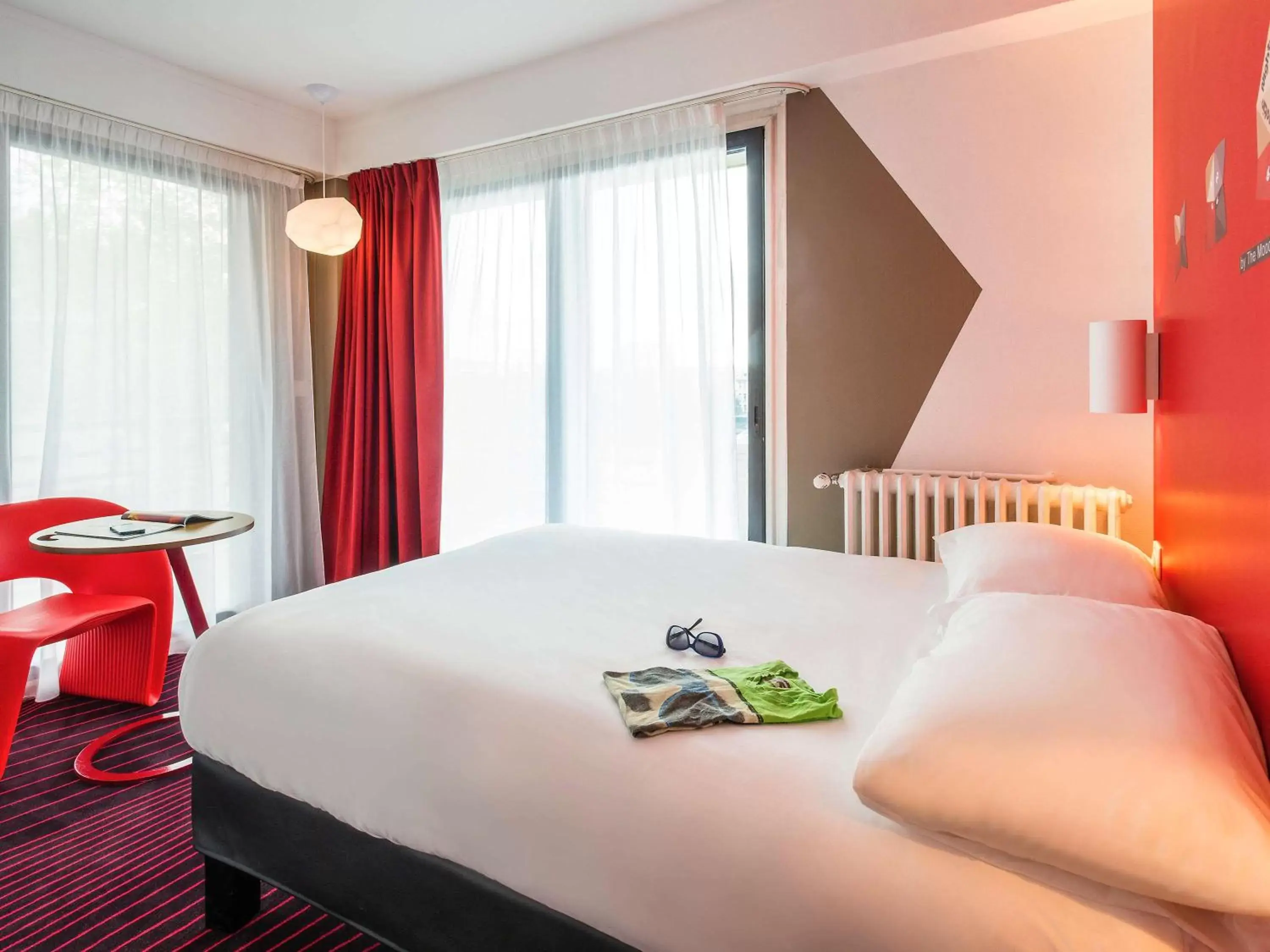 Photo of the whole room, Bed in Ibis Styles Rouen Centre Cathédrale