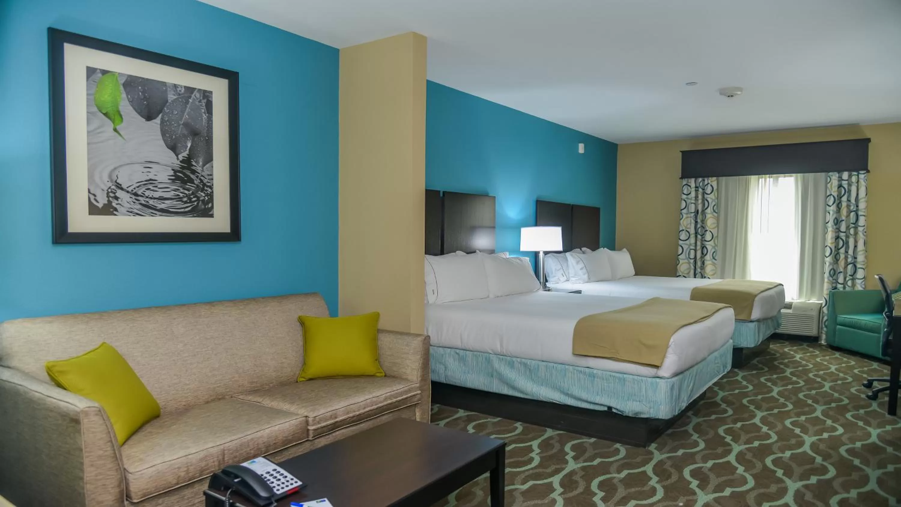 Photo of the whole room, Bed in Holiday Inn Express Hotels & Suites Cuero by IHG