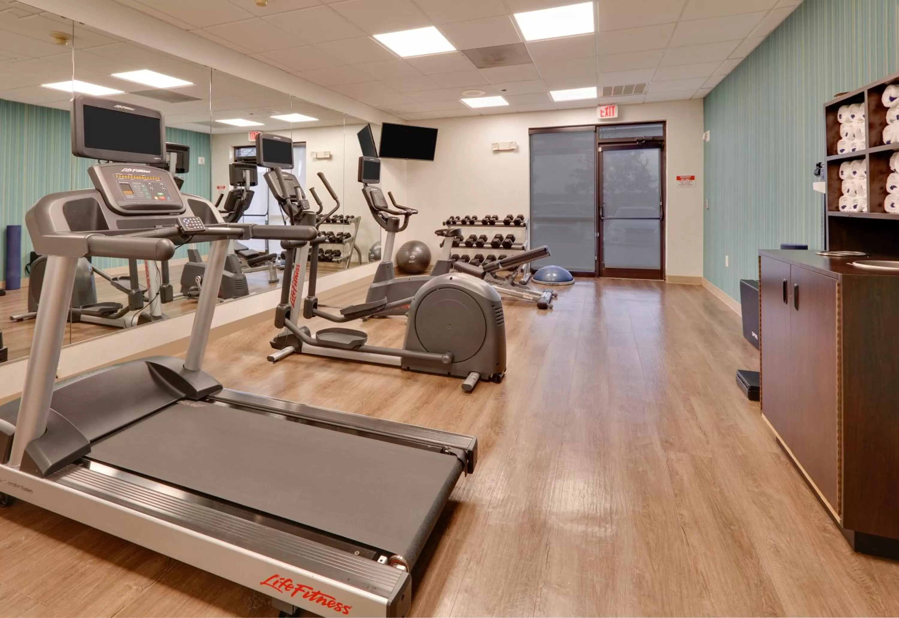Fitness centre/facilities in Holiday Inn Express & Suites Irving Conv Ctr - Las Colinas by IHG