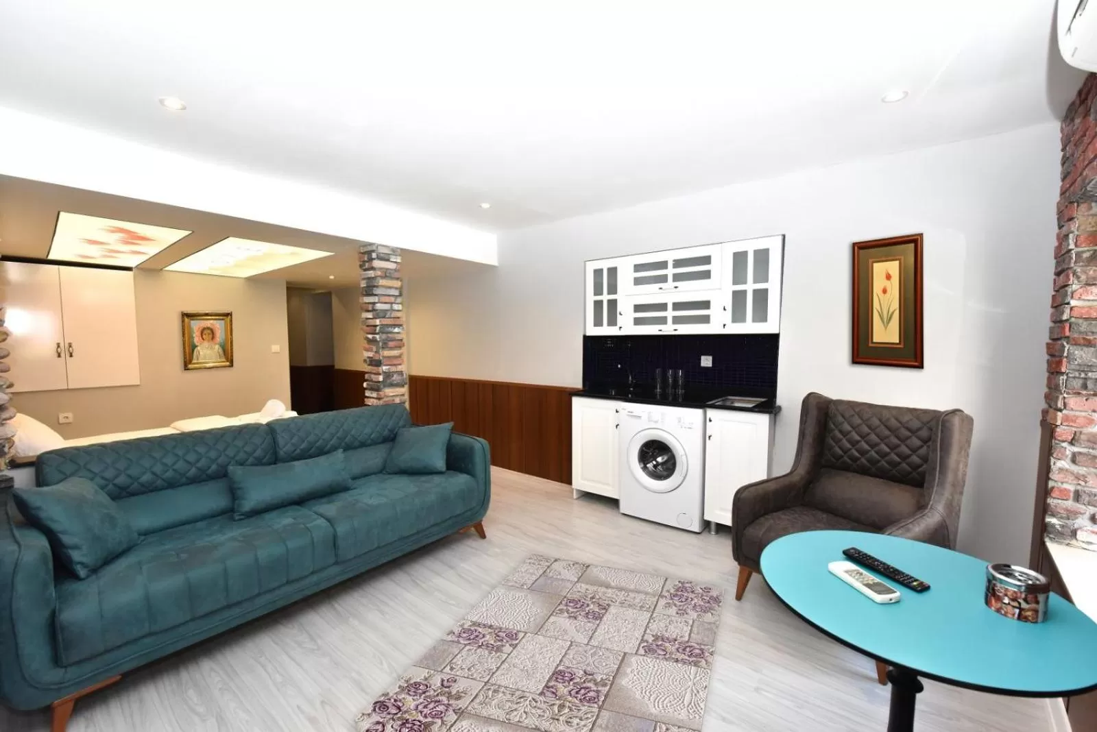 TV and multimedia, Seating Area in Royal Palace Hotel