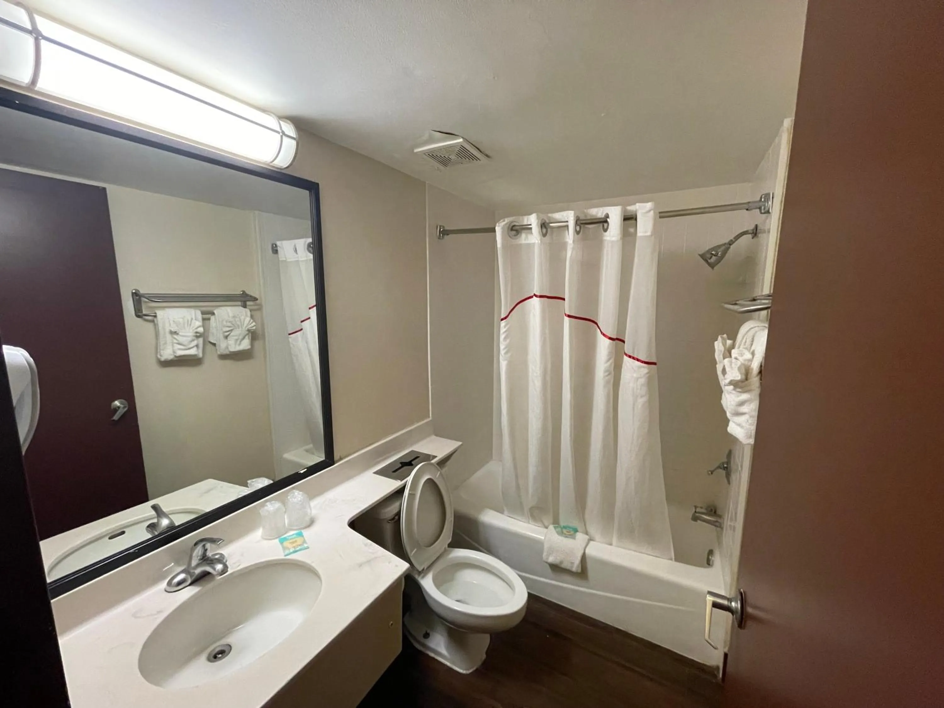 Bathroom in Tropical Palms Hotel