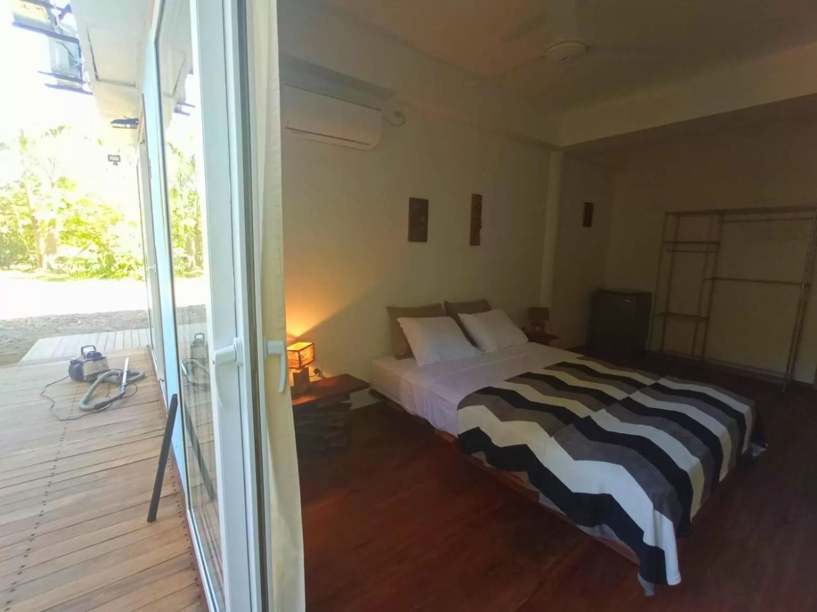 Bed in La Luciernaga Big Creek