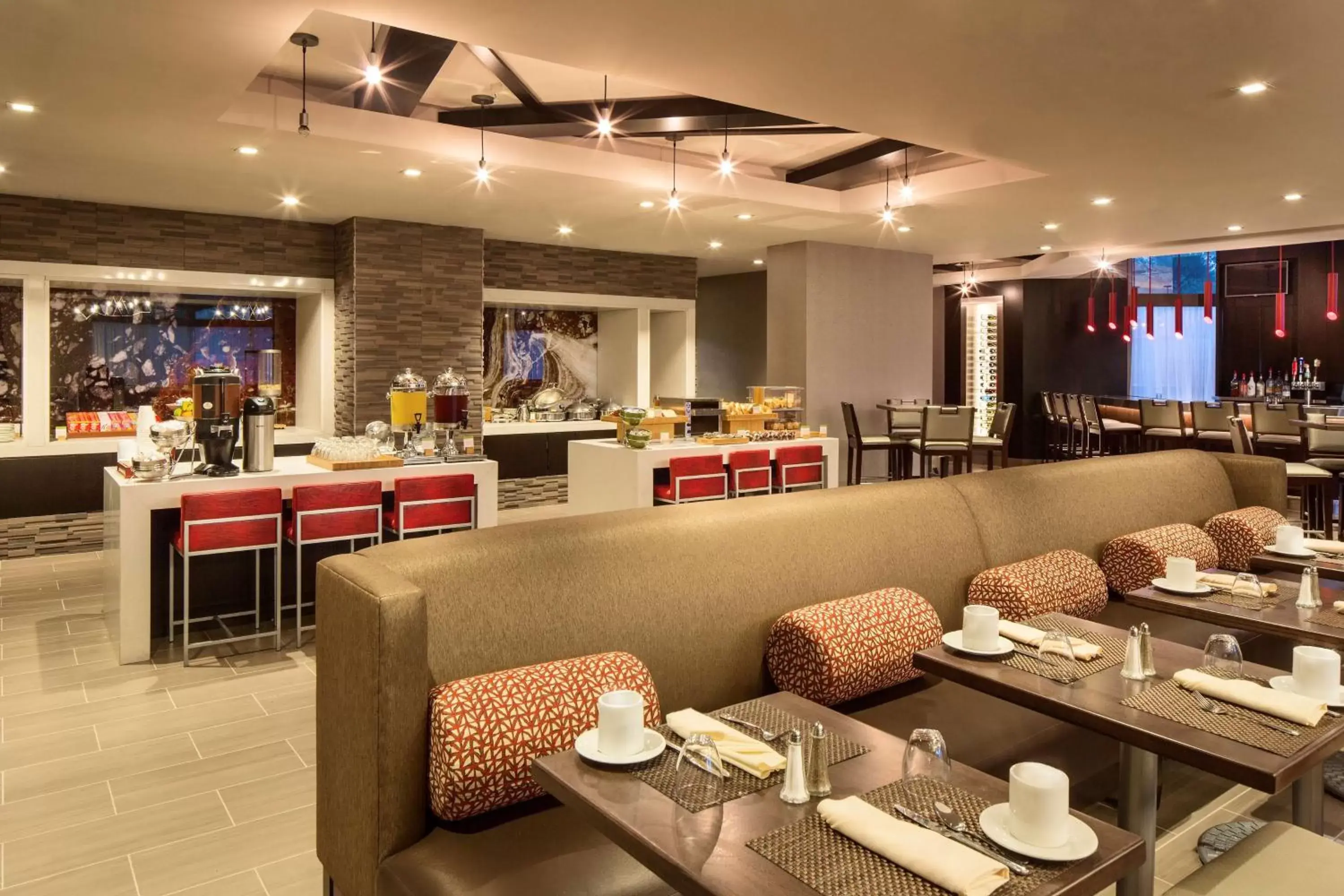 Lounge or bar, Restaurant/Places to Eat in DoubleTree by Hilton Hotel Largo Washington DC